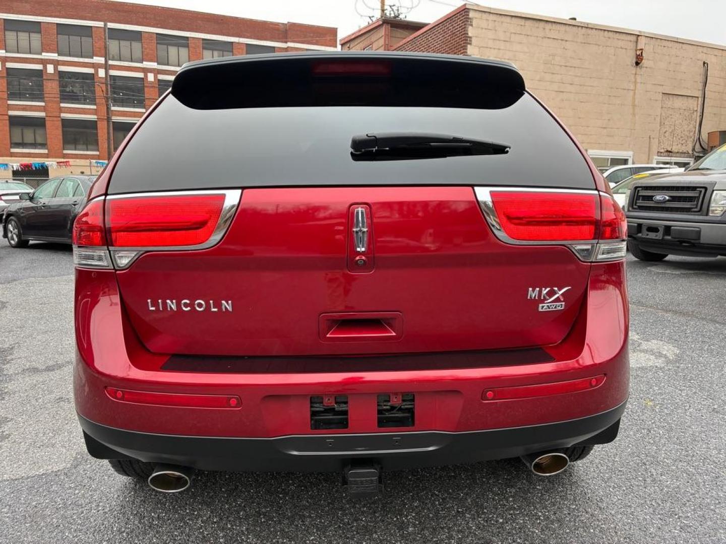 2015 RED LINCOLN MKX (2LMDJ8JK0FB) with an 3.7L engine, Automatic transmission, located at 117 North Cameron Street, Harrisburg, PA, 17101, (717) 963-8962, 40.266762, -76.875259 - WE FINANCE!!! Good Credit/ Challenged Credit/ No Credit - ALL Trade-Ins Welcomed!!! APPLY ONLINE or CALL us TODAY ;) Please call us to discuss your cash and/or financing options. - Photo#3