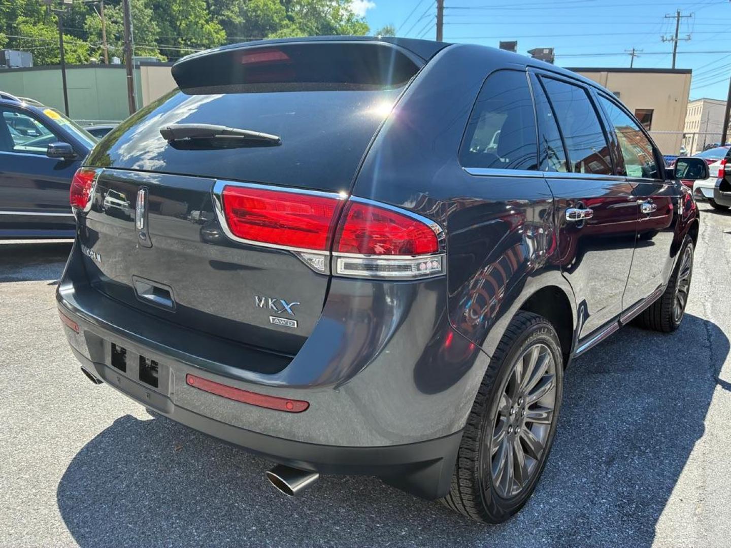 2015 GRAY LINCOLN MKX (2LMDJ8JK6FB) with an 3.7L engine, Automatic transmission, located at 117 North Cameron Street, Harrisburg, PA, 17101, (717) 963-8962, 40.266762, -76.875259 - WE FINANCE!!! MOST vehicles are available for financing. Good Credit/ Challenged Credit/ No Credit - ALL Trade-Ins Welcomed!!! APPLY ONLINE or CALL us TODAY Please call us to discuss your cash and/or financing options. Thanks for checking our inventory! We're here to help.- Photo#4