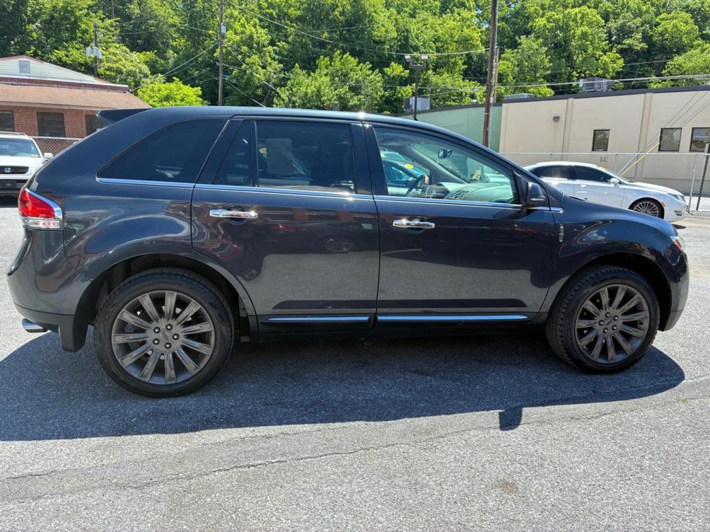 2015 GRAY LINCOLN MKX (2LMDJ8JK6FB) with an 3.7L engine, Automatic transmission, located at 117 North Cameron Street, Harrisburg, PA, 17101, (717) 963-8962, 40.266762, -76.875259 - WE FINANCE!!! MOST vehicles are available for financing. Good Credit/ Challenged Credit/ No Credit - ALL Trade-Ins Welcomed!!! APPLY ONLINE or CALL us TODAY Please call us to discuss your cash and/or financing options. Thanks for checking our inventory! We're here to help.- Photo#5