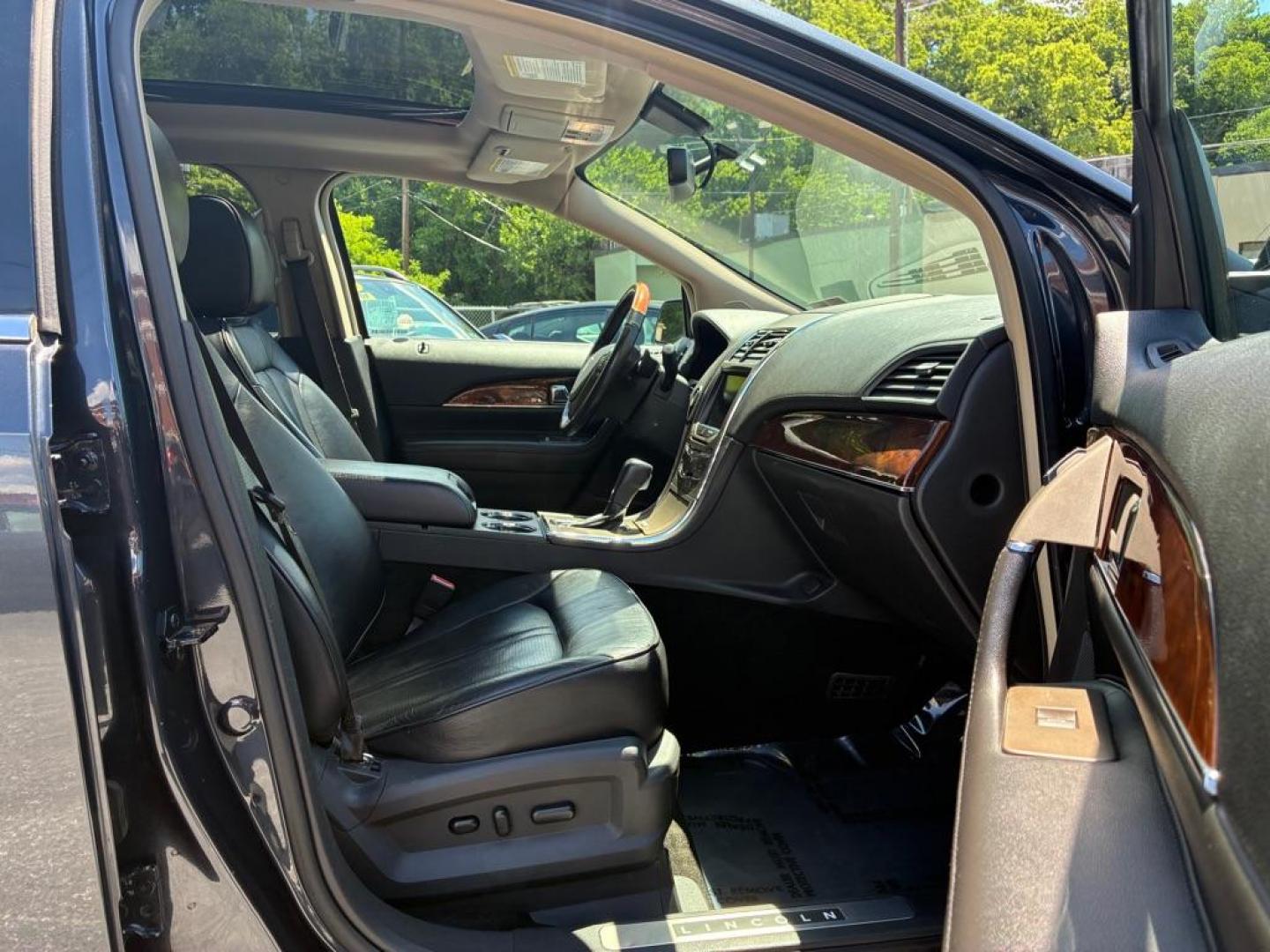 2015 GRAY LINCOLN MKX (2LMDJ8JK6FB) with an 3.7L engine, Automatic transmission, located at 117 North Cameron Street, Harrisburg, PA, 17101, (717) 963-8962, 40.266762, -76.875259 - WE FINANCE!!! MOST vehicles are available for financing. Good Credit/ Challenged Credit/ No Credit - ALL Trade-Ins Welcomed!!! APPLY ONLINE or CALL us TODAY Please call us to discuss your cash and/or financing options. Thanks for checking our inventory! We're here to help.- Photo#7