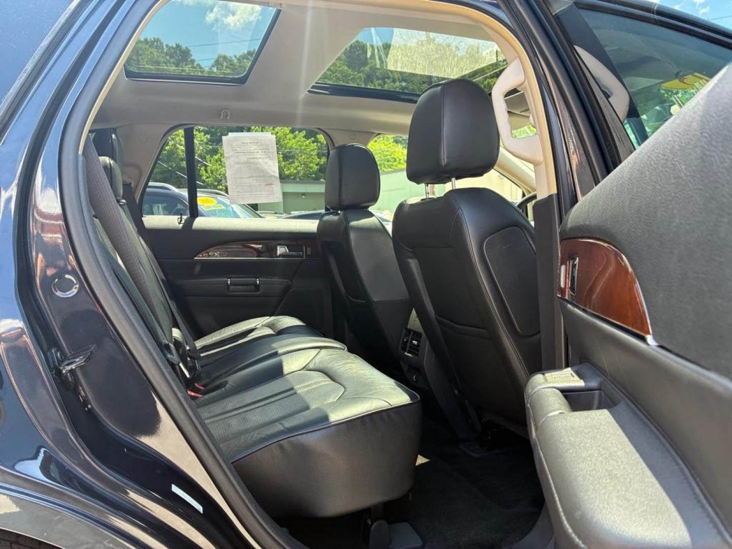2015 GRAY LINCOLN MKX (2LMDJ8JK6FB) with an 3.7L engine, Automatic transmission, located at 117 North Cameron Street, Harrisburg, PA, 17101, (717) 963-8962, 40.266762, -76.875259 - WE FINANCE!!! MOST vehicles are available for financing. Good Credit/ Challenged Credit/ No Credit - ALL Trade-Ins Welcomed!!! APPLY ONLINE or CALL us TODAY Please call us to discuss your cash and/or financing options. Thanks for checking our inventory! We're here to help.- Photo#8