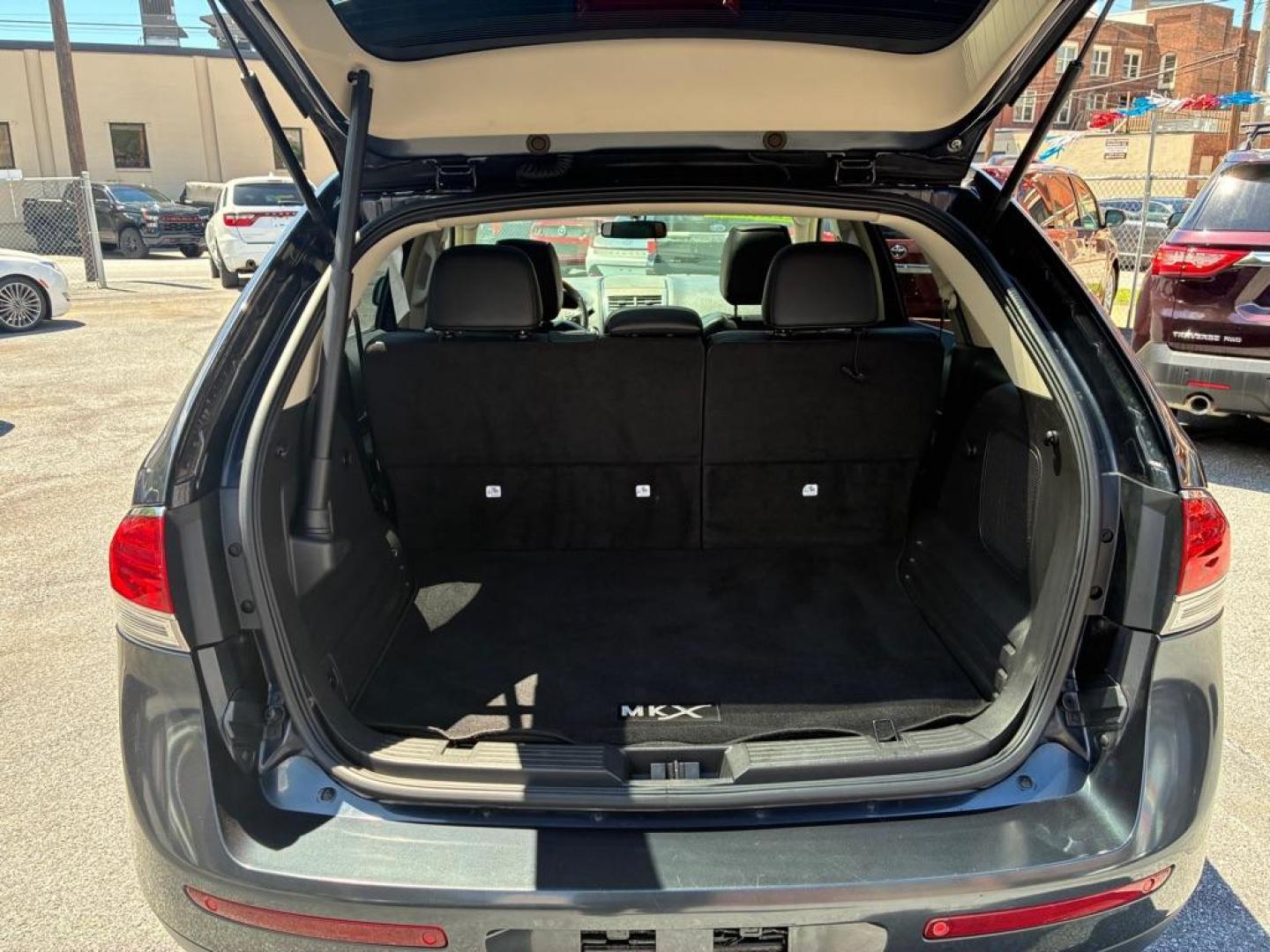 2015 GRAY LINCOLN MKX (2LMDJ8JK6FB) with an 3.7L engine, Automatic transmission, located at 117 North Cameron Street, Harrisburg, PA, 17101, (717) 963-8962, 40.266762, -76.875259 - WE FINANCE!!! MOST vehicles are available for financing. Good Credit/ Challenged Credit/ No Credit - ALL Trade-Ins Welcomed!!! APPLY ONLINE or CALL us TODAY Please call us to discuss your cash and/or financing options. Thanks for checking our inventory! We're here to help.- Photo#9