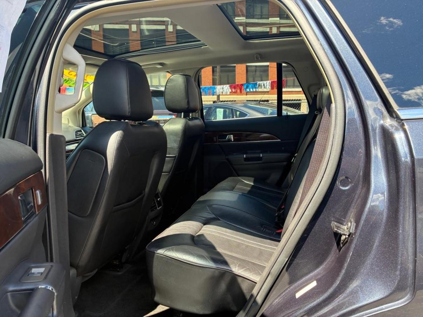 2015 GRAY LINCOLN MKX (2LMDJ8JK6FB) with an 3.7L engine, Automatic transmission, located at 117 North Cameron Street, Harrisburg, PA, 17101, (717) 963-8962, 40.266762, -76.875259 - WE FINANCE!!! MOST vehicles are available for financing. Good Credit/ Challenged Credit/ No Credit - ALL Trade-Ins Welcomed!!! APPLY ONLINE or CALL us TODAY Please call us to discuss your cash and/or financing options. Thanks for checking our inventory! We're here to help.- Photo#10