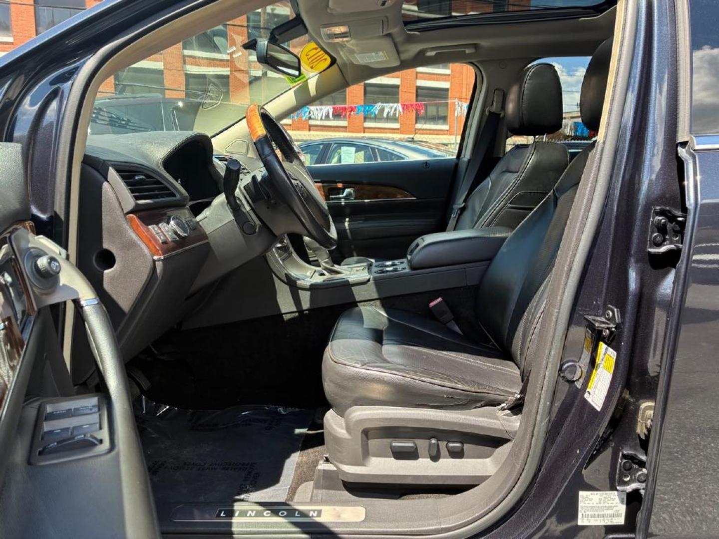 2015 GRAY LINCOLN MKX (2LMDJ8JK6FB) with an 3.7L engine, Automatic transmission, located at 117 North Cameron Street, Harrisburg, PA, 17101, (717) 963-8962, 40.266762, -76.875259 - WE FINANCE!!! MOST vehicles are available for financing. Good Credit/ Challenged Credit/ No Credit - ALL Trade-Ins Welcomed!!! APPLY ONLINE or CALL us TODAY Please call us to discuss your cash and/or financing options. Thanks for checking our inventory! We're here to help.- Photo#12