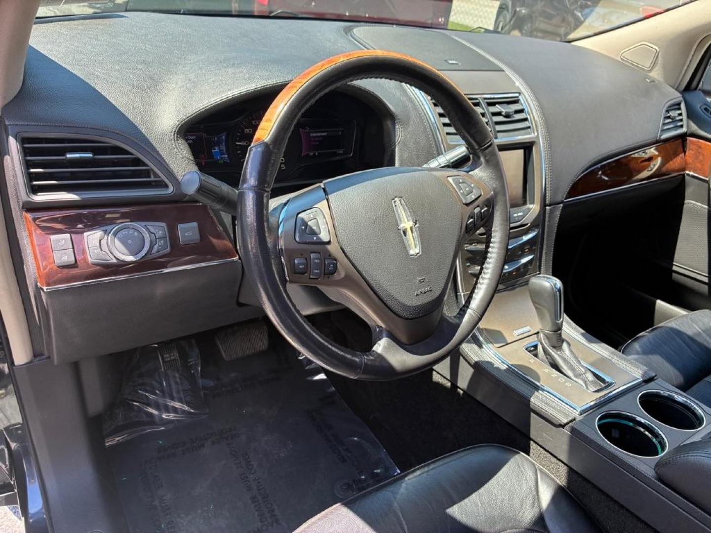 2015 GRAY LINCOLN MKX (2LMDJ8JK6FB) with an 3.7L engine, Automatic transmission, located at 117 North Cameron Street, Harrisburg, PA, 17101, (717) 963-8962, 40.266762, -76.875259 - WE FINANCE!!! MOST vehicles are available for financing. Good Credit/ Challenged Credit/ No Credit - ALL Trade-Ins Welcomed!!! APPLY ONLINE or CALL us TODAY Please call us to discuss your cash and/or financing options. Thanks for checking our inventory! We're here to help.- Photo#14