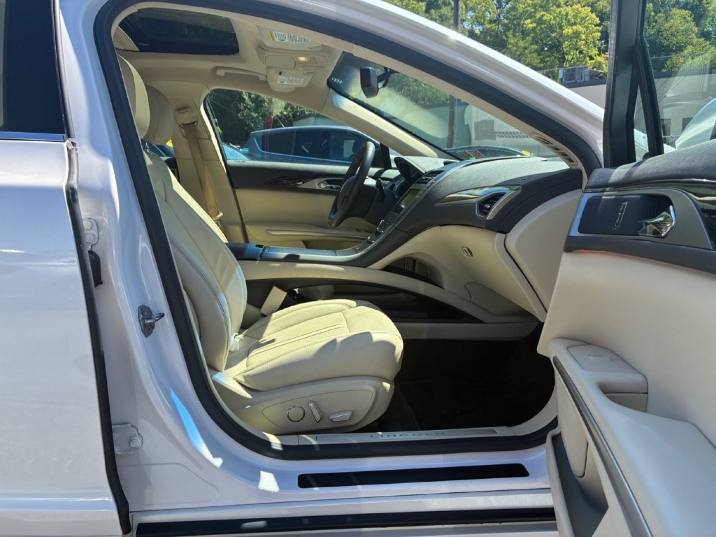 2015 WHITE LINCOLN MKZ HYBRID (3LN6L2LU5FR) with an 2.0L engine, Continuously Variable transmission, located at 117 North Cameron Street, Harrisburg, PA, 17101, (717) 963-8962, 40.266762, -76.875259 - WE FINANCE!!! MOST vehicles are available for financing. Good Credit/ Challenged Credit/ No Credit - ALL Trade-Ins Welcomed!!! APPLY ONLINE or CALL us TODAY Please call us to discuss your cash and/or financing options. Thanks for checking our inventory! We're here to help.- Photo#8
