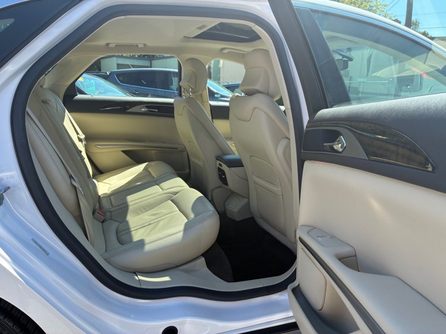 2015 WHITE LINCOLN MKZ HYBRID (3LN6L2LU5FR) with an 2.0L engine, Continuously Variable transmission, located at 117 North Cameron Street, Harrisburg, PA, 17101, (717) 963-8962, 40.266762, -76.875259 - WE FINANCE!!! MOST vehicles are available for financing. Good Credit/ Challenged Credit/ No Credit - ALL Trade-Ins Welcomed!!! APPLY ONLINE or CALL us TODAY Please call us to discuss your cash and/or financing options. Thanks for checking our inventory! We're here to help.- Photo#9
