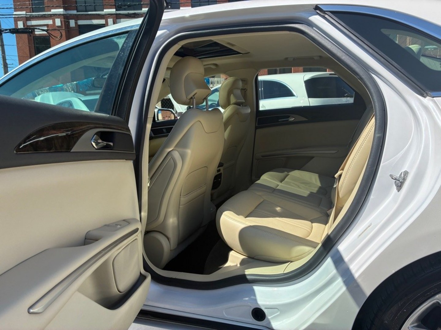 2015 WHITE LINCOLN MKZ HYBRID (3LN6L2LU5FR) with an 2.0L engine, Continuously Variable transmission, located at 117 North Cameron Street, Harrisburg, PA, 17101, (717) 963-8962, 40.266762, -76.875259 - WE FINANCE!!! MOST vehicles are available for financing. Good Credit/ Challenged Credit/ No Credit - ALL Trade-Ins Welcomed!!! APPLY ONLINE or CALL us TODAY Please call us to discuss your cash and/or financing options. Thanks for checking our inventory! We're here to help.- Photo#11