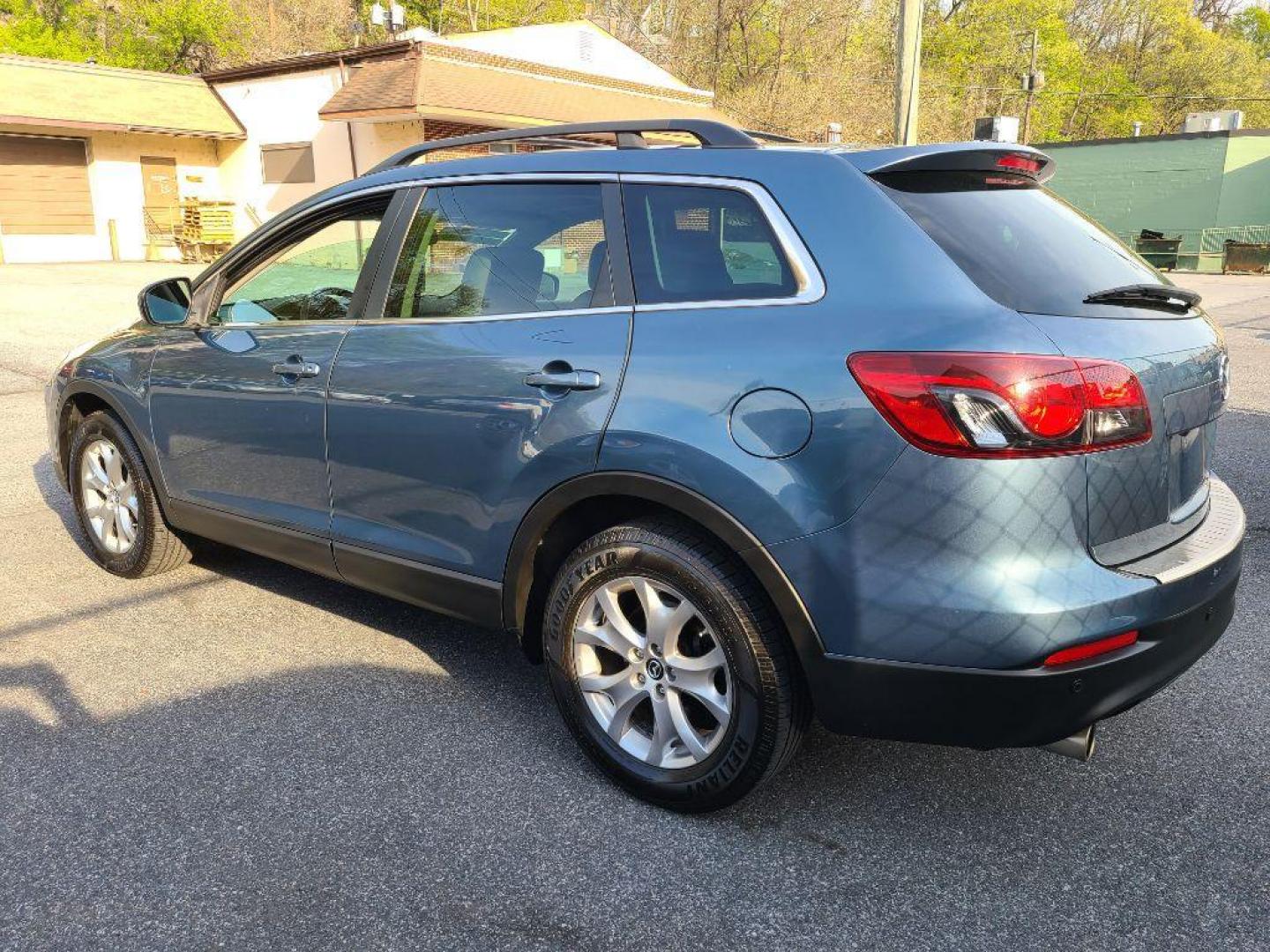 2015 BLUE MAZDA CX-9 TOURING (JM3TB3CV9F0) with an 3.7L engine, Automatic transmission, located at 117 North Cameron Street, Harrisburg, PA, 17101, (717) 963-8962, 40.266762, -76.875259 - WE FINANCE!!! Good Credit/ Bad Credit/ No Credit - ALL Trade-Ins Welcomed!!! ***Guaranteed Credit Approval*** APPLY ONLINE or CALL us TODAY ;) Internet Prices and Marketplace Prices are SPECIAL discounted ***CASH DEALS*** Retail Prices are higher. Please call us to discuss your cash and finan - Photo#4