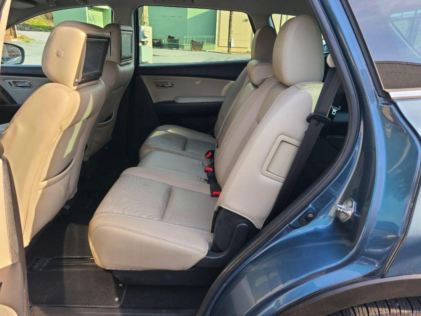 2015 BLUE MAZDA CX-9 TOURING (JM3TB3CV9F0) with an 3.7L engine, Automatic transmission, located at 117 North Cameron Street, Harrisburg, PA, 17101, (717) 963-8962, 40.266762, -76.875259 - WE FINANCE!!! Good Credit/ Bad Credit/ No Credit - ALL Trade-Ins Welcomed!!! ***Guaranteed Credit Approval*** APPLY ONLINE or CALL us TODAY ;) Internet Prices and Marketplace Prices are SPECIAL discounted ***CASH DEALS*** Retail Prices are higher. Please call us to discuss your cash and finan - Photo#5