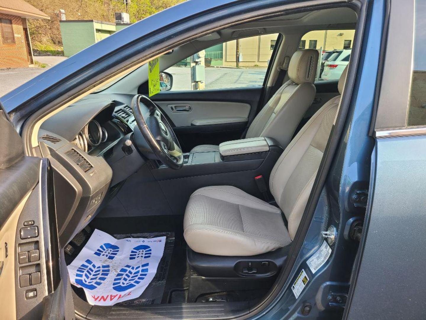 2015 BLUE MAZDA CX-9 TOURING (JM3TB3CV9F0) with an 3.7L engine, Automatic transmission, located at 117 North Cameron Street, Harrisburg, PA, 17101, (717) 963-8962, 40.266762, -76.875259 - WE FINANCE!!! Good Credit/ Bad Credit/ No Credit - ALL Trade-Ins Welcomed!!! ***Guaranteed Credit Approval*** APPLY ONLINE or CALL us TODAY ;) Internet Prices and Marketplace Prices are SPECIAL discounted ***CASH DEALS*** Retail Prices are higher. Please call us to discuss your cash and finan - Photo#6
