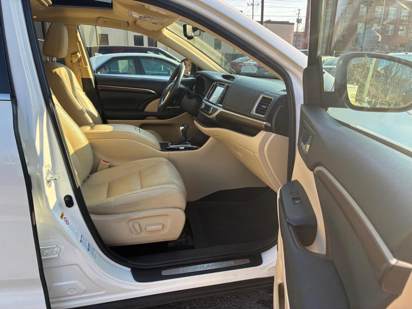 2015 WHITE TOYOTA HIGHLANDER HYBRID LIMITED (5TDDCRFH9FS) with an 3.5L engine, Continuously Variable transmission, located at 117 North Cameron Street, Harrisburg, PA, 17101, (717) 963-8962, 40.266762, -76.875259 - WE FINANCE!!! Good Credit/ Challenged Credit/ No Credit - ALL Trade-Ins Welcomed!!! APPLY ONLINE or CALL us TODAY ;) Please call us to discuss your cash and/or financing options. - Photo#7