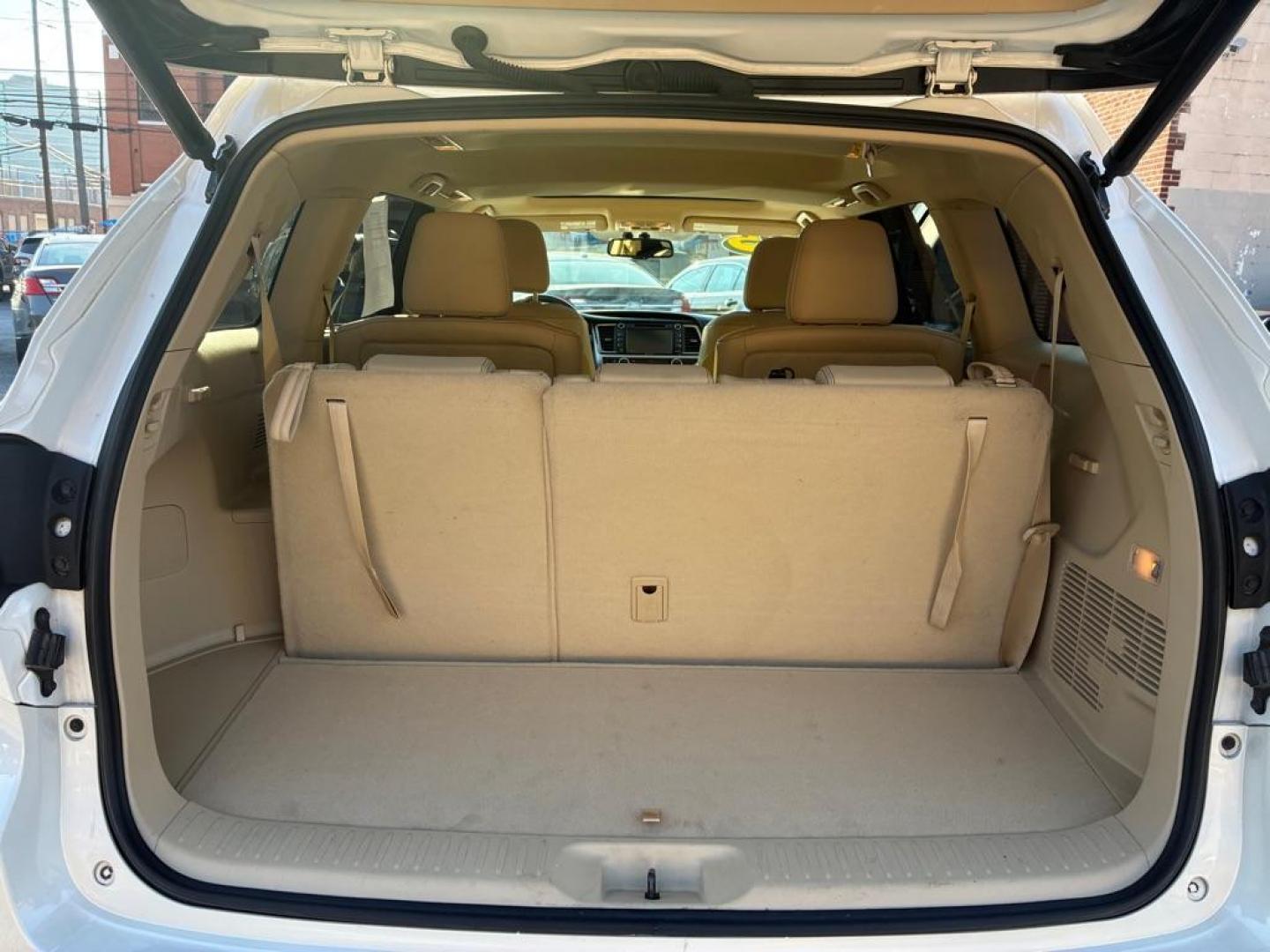 2015 WHITE TOYOTA HIGHLANDER HYBRID LIMITED (5TDDCRFH9FS) with an 3.5L engine, Continuously Variable transmission, located at 117 North Cameron Street, Harrisburg, PA, 17101, (717) 963-8962, 40.266762, -76.875259 - WE FINANCE!!! Good Credit/ Challenged Credit/ No Credit - ALL Trade-Ins Welcomed!!! APPLY ONLINE or CALL us TODAY ;) Please call us to discuss your cash and/or financing options. - Photo#10