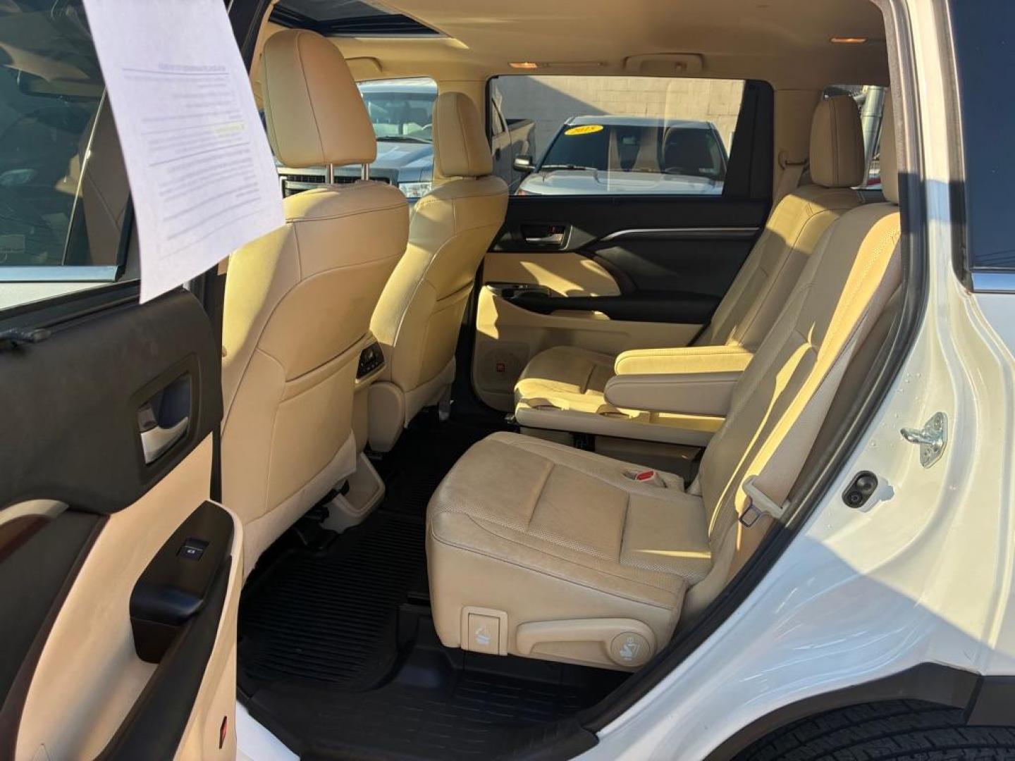 2015 WHITE TOYOTA HIGHLANDER HYBRID LIMITED (5TDDCRFH9FS) with an 3.5L engine, Continuously Variable transmission, located at 117 North Cameron Street, Harrisburg, PA, 17101, (717) 963-8962, 40.266762, -76.875259 - WE FINANCE!!! Good Credit/ Challenged Credit/ No Credit - ALL Trade-Ins Welcomed!!! APPLY ONLINE or CALL us TODAY ;) Please call us to discuss your cash and/or financing options. - Photo#11