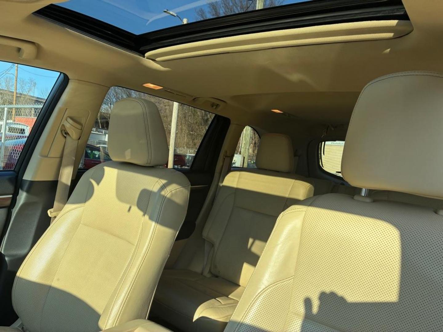 2015 WHITE TOYOTA HIGHLANDER HYBRID LIMITED (5TDDCRFH9FS) with an 3.5L engine, Continuously Variable transmission, located at 117 North Cameron Street, Harrisburg, PA, 17101, (717) 963-8962, 40.266762, -76.875259 - WE FINANCE!!! Good Credit/ Challenged Credit/ No Credit - ALL Trade-Ins Welcomed!!! APPLY ONLINE or CALL us TODAY ;) Please call us to discuss your cash and/or financing options. - Photo#16