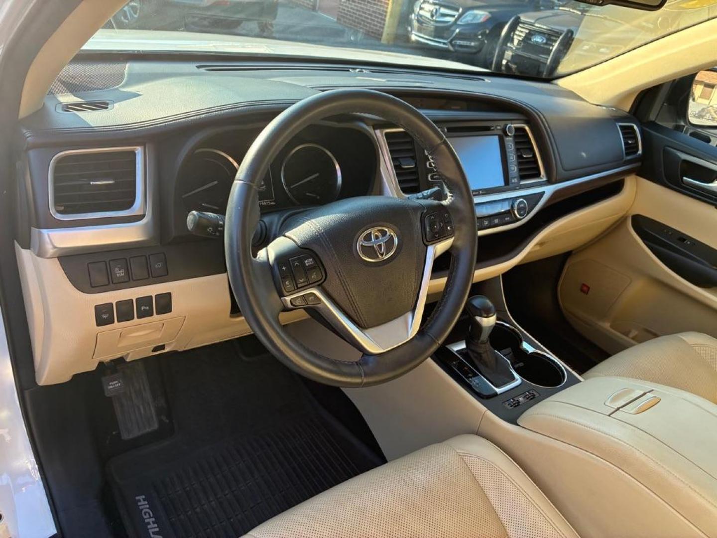 2015 WHITE TOYOTA HIGHLANDER HYBRID LIMITED (5TDDCRFH9FS) with an 3.5L engine, Continuously Variable transmission, located at 117 North Cameron Street, Harrisburg, PA, 17101, (717) 963-8962, 40.266762, -76.875259 - WE FINANCE!!! Good Credit/ Challenged Credit/ No Credit - ALL Trade-Ins Welcomed!!! APPLY ONLINE or CALL us TODAY ;) Please call us to discuss your cash and/or financing options. - Photo#17