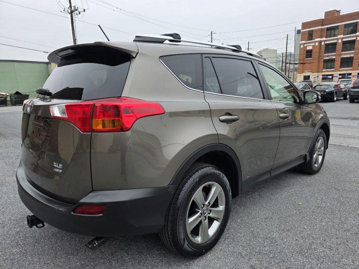 2015 BEIGE TOYOTA RAV4 XLE (JTMRFREV3FD) with an 2.5L engine, Automatic transmission, located at 117 North Cameron Street, Harrisburg, PA, 17101, (717) 963-8962, 40.266762, -76.875259 - WE FINANCE!!! Good Credit/ Bad Credit/ No Credit - ALL Trade-Ins Welcomed!!! ***Guaranteed Credit Approval*** APPLY ONLINE or CALL us TODAY ;) Please call us to discuss your cash and financing options. - Photo#4