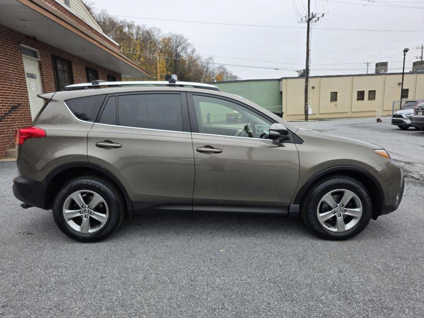 2015 BEIGE TOYOTA RAV4 XLE (JTMRFREV3FD) with an 2.5L engine, Automatic transmission, located at 117 North Cameron Street, Harrisburg, PA, 17101, (717) 963-8962, 40.266762, -76.875259 - WE FINANCE!!! Good Credit/ Bad Credit/ No Credit - ALL Trade-Ins Welcomed!!! ***Guaranteed Credit Approval*** APPLY ONLINE or CALL us TODAY ;) Please call us to discuss your cash and financing options. - Photo#5