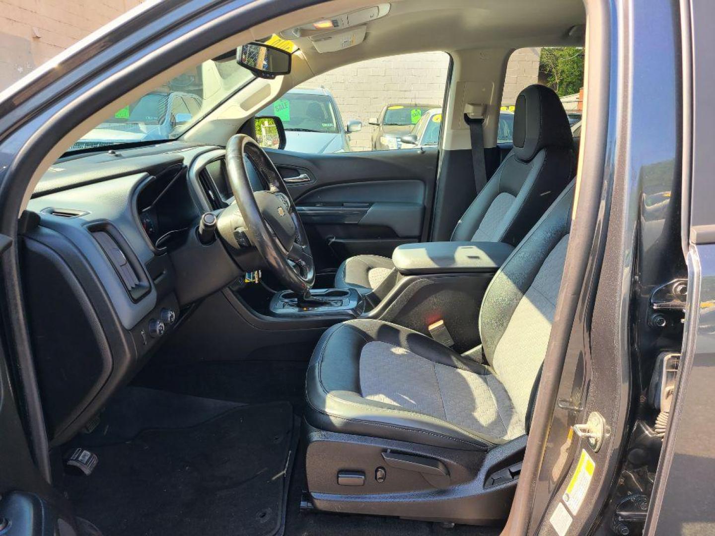 2016 GRAY CHEVROLET COLORADO Z71 (1GCGTDE35G1) with an 3.6L engine, Automatic transmission, located at 117 North Cameron Street, Harrisburg, PA, 17101, (717) 963-8962, 40.266762, -76.875259 - WE FINANCE!!! Good Credit/ Bad Credit/ No Credit - ALL Trade-Ins Welcomed!!! ***Guaranteed Credit Approval*** APPLY ONLINE or CALL us TODAY ;) Internet Prices and Marketplace Prices are SPECIAL discounted ***CASH DEALS*** Retail Prices are higher. Please call us to discuss your cash and finan - Photo#11