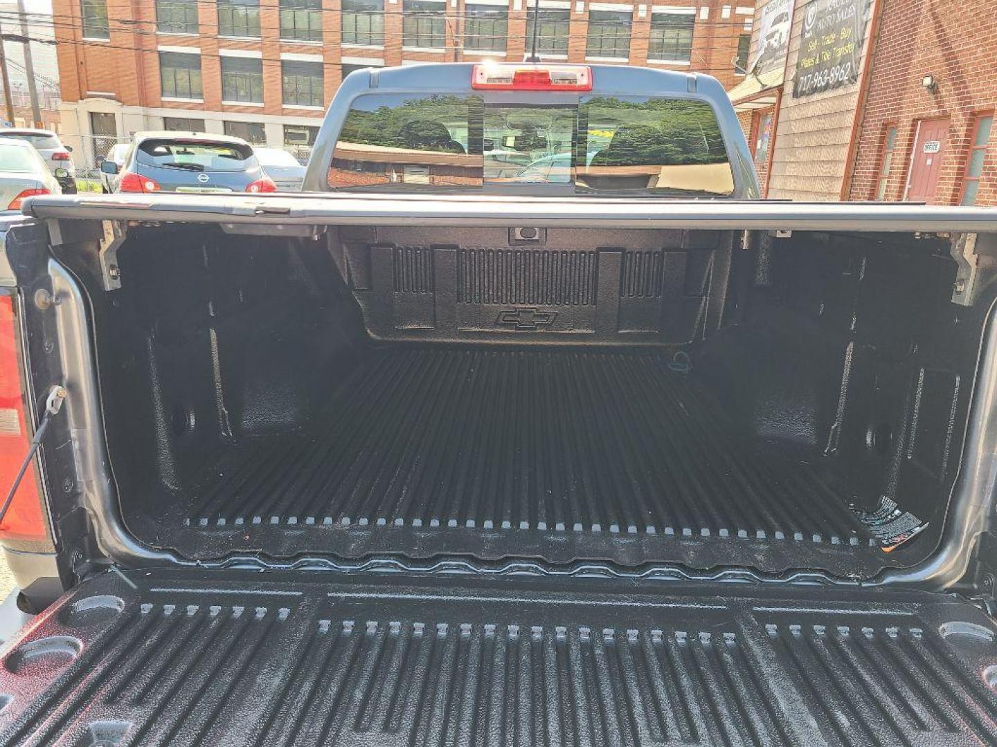 2016 GRAY CHEVROLET COLORADO Z71 (1GCGTDE35G1) with an 3.6L engine, Automatic transmission, located at 117 North Cameron Street, Harrisburg, PA, 17101, (717) 963-8962, 40.266762, -76.875259 - WE FINANCE!!! Good Credit/ Bad Credit/ No Credit - ALL Trade-Ins Welcomed!!! ***Guaranteed Credit Approval*** APPLY ONLINE or CALL us TODAY ;) Internet Prices and Marketplace Prices are SPECIAL discounted ***CASH DEALS*** Retail Prices are higher. Please call us to discuss your cash and finan - Photo#12