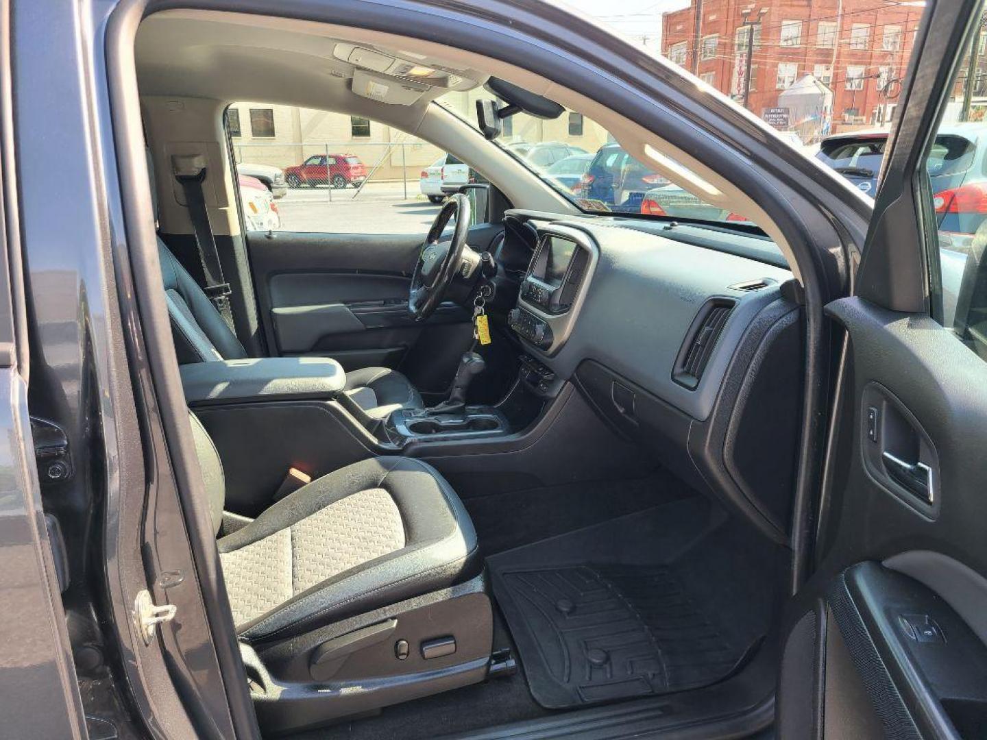 2016 GRAY CHEVROLET COLORADO Z71 (1GCGTDE35G1) with an 3.6L engine, Automatic transmission, located at 117 North Cameron Street, Harrisburg, PA, 17101, (717) 963-8962, 40.266762, -76.875259 - WE FINANCE!!! Good Credit/ Bad Credit/ No Credit - ALL Trade-Ins Welcomed!!! ***Guaranteed Credit Approval*** APPLY ONLINE or CALL us TODAY ;) Internet Prices and Marketplace Prices are SPECIAL discounted ***CASH DEALS*** Retail Prices are higher. Please call us to discuss your cash and finan - Photo#13