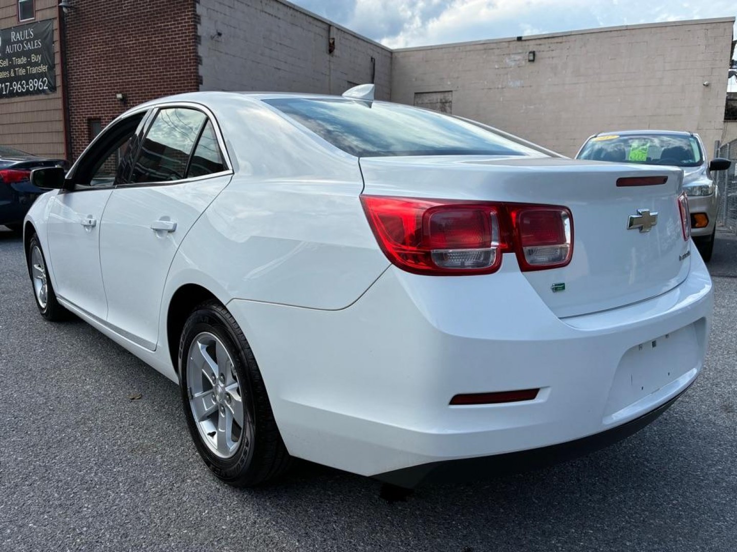 2016 WHITE CHEVROLET MALIBU LIMITED LT (1G11C5SAXGF) with an 2.5L engine, Automatic transmission, located at 117 North Cameron Street, Harrisburg, PA, 17101, (717) 963-8962, 40.266762, -76.875259 - WE FINANCE!!! MOST vehicles are available for financing. Good Credit/ Challenged Credit/ No Credit - ALL Trade-Ins Welcomed!!! APPLY ONLINE or CALL us TODAY Please call us to discuss your cash and/or financing options. Thanks for checking our inventory! We're here to help.- Photo#2