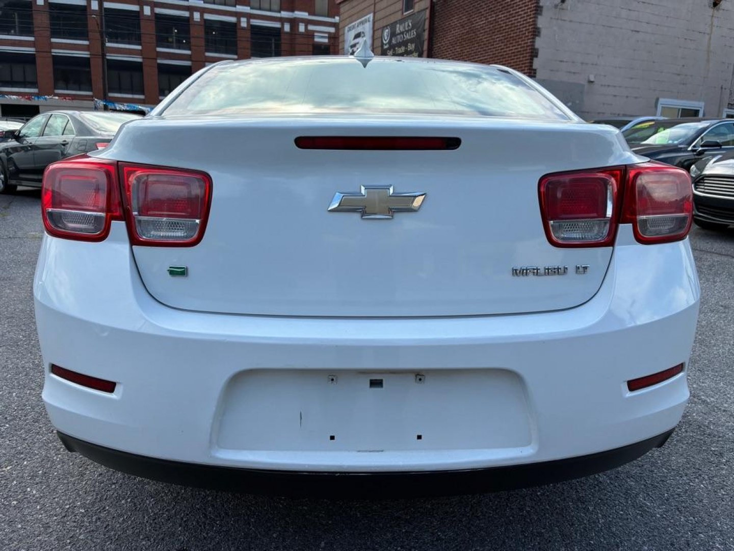 2016 WHITE CHEVROLET MALIBU LIMITED LT (1G11C5SAXGF) with an 2.5L engine, Automatic transmission, located at 117 North Cameron Street, Harrisburg, PA, 17101, (717) 963-8962, 40.266762, -76.875259 - WE FINANCE!!! MOST vehicles are available for financing. Good Credit/ Challenged Credit/ No Credit - ALL Trade-Ins Welcomed!!! APPLY ONLINE or CALL us TODAY Please call us to discuss your cash and/or financing options. Thanks for checking our inventory! We're here to help.- Photo#3