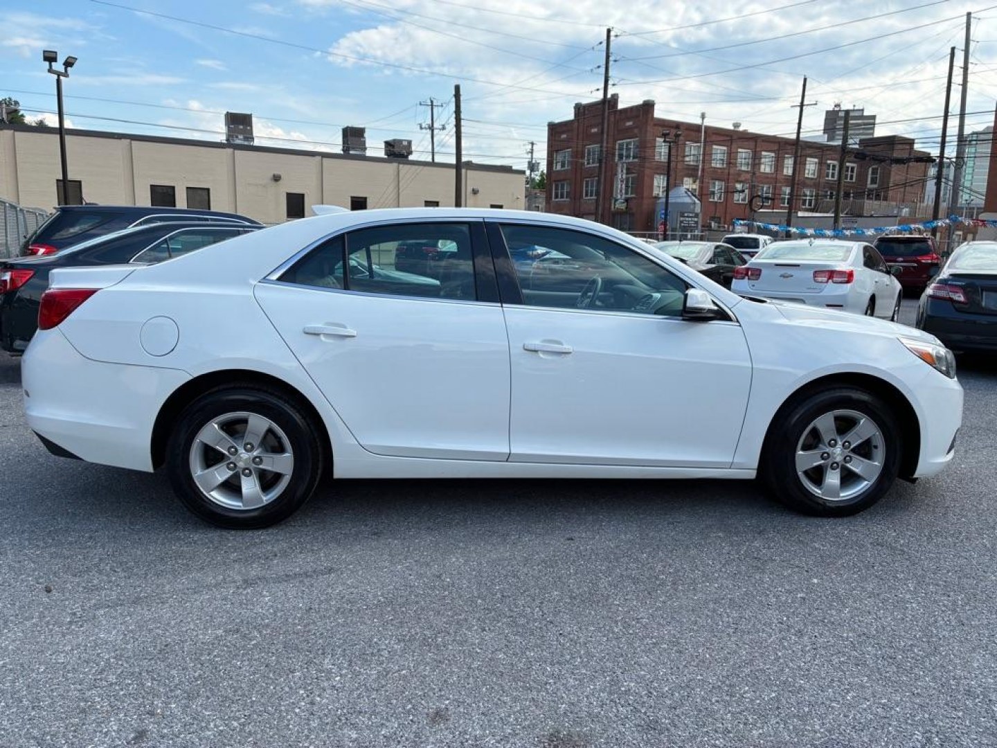 2016 WHITE CHEVROLET MALIBU LIMITED LT (1G11C5SAXGF) with an 2.5L engine, Automatic transmission, located at 117 North Cameron Street, Harrisburg, PA, 17101, (717) 963-8962, 40.266762, -76.875259 - WE FINANCE!!! MOST vehicles are available for financing. Good Credit/ Challenged Credit/ No Credit - ALL Trade-Ins Welcomed!!! APPLY ONLINE or CALL us TODAY Please call us to discuss your cash and/or financing options. Thanks for checking our inventory! We're here to help.- Photo#5