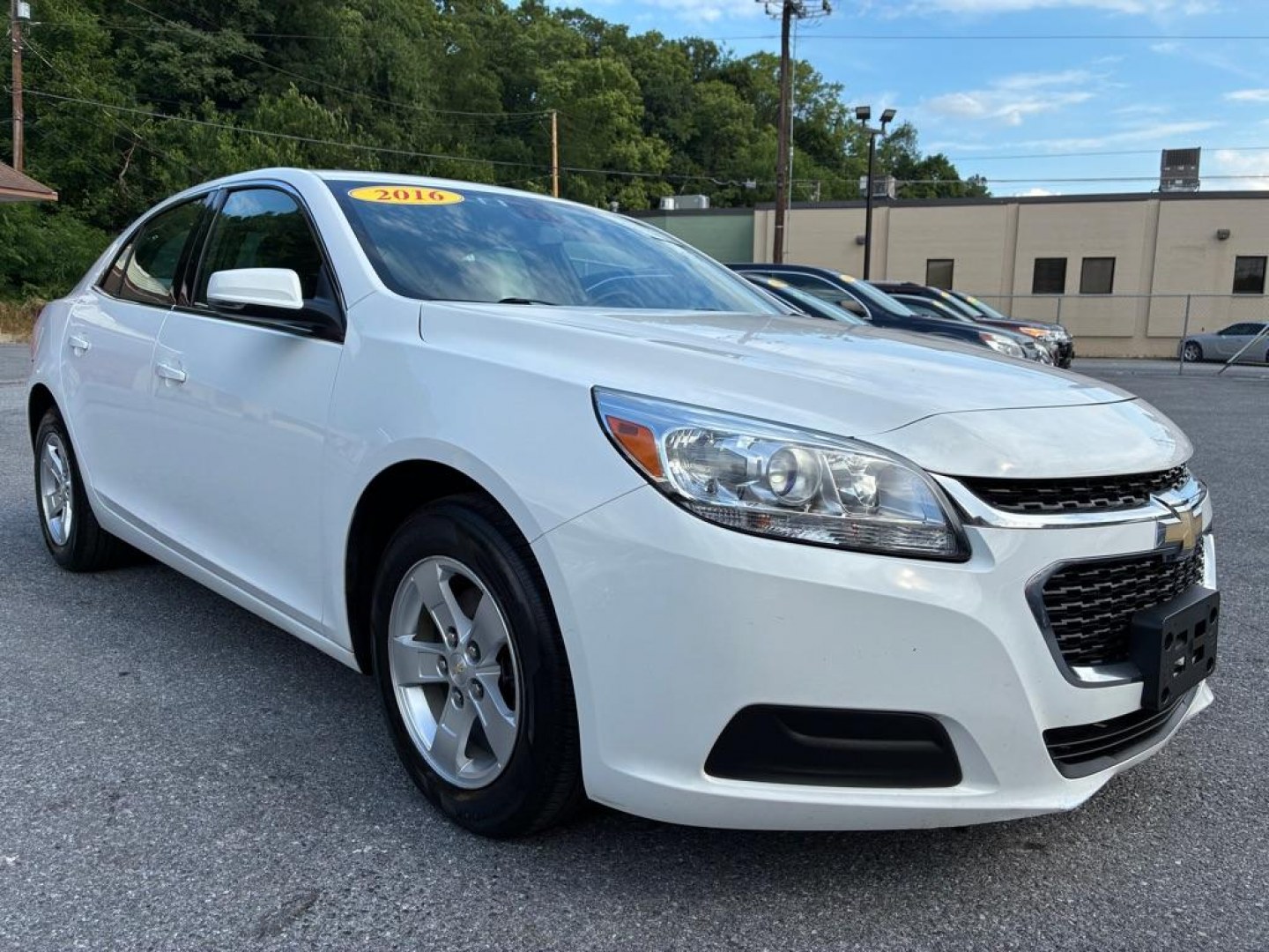 2016 WHITE CHEVROLET MALIBU LIMITED LT (1G11C5SAXGF) with an 2.5L engine, Automatic transmission, located at 117 North Cameron Street, Harrisburg, PA, 17101, (717) 963-8962, 40.266762, -76.875259 - WE FINANCE!!! MOST vehicles are available for financing. Good Credit/ Challenged Credit/ No Credit - ALL Trade-Ins Welcomed!!! APPLY ONLINE or CALL us TODAY Please call us to discuss your cash and/or financing options. Thanks for checking our inventory! We're here to help.- Photo#6