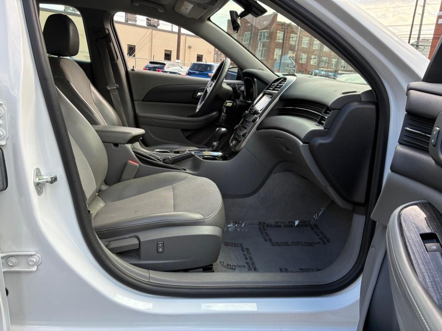 2016 WHITE CHEVROLET MALIBU LIMITED LT (1G11C5SAXGF) with an 2.5L engine, Automatic transmission, located at 117 North Cameron Street, Harrisburg, PA, 17101, (717) 963-8962, 40.266762, -76.875259 - WE FINANCE!!! MOST vehicles are available for financing. Good Credit/ Challenged Credit/ No Credit - ALL Trade-Ins Welcomed!!! APPLY ONLINE or CALL us TODAY Please call us to discuss your cash and/or financing options. Thanks for checking our inventory! We're here to help.- Photo#8