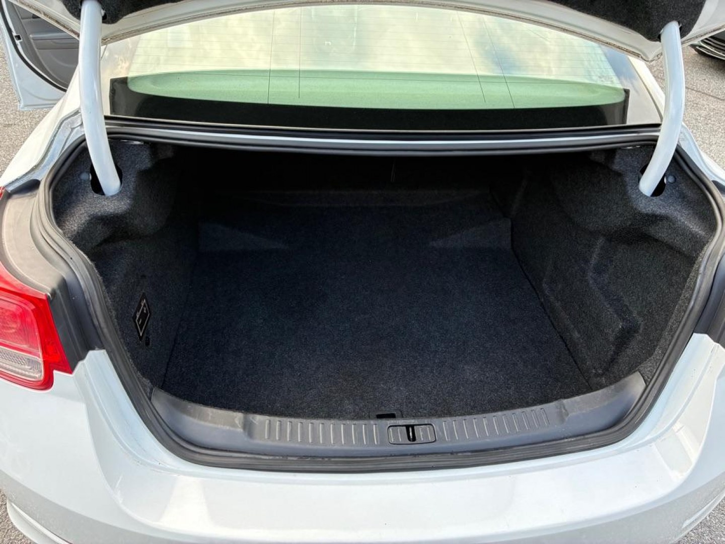 2016 WHITE CHEVROLET MALIBU LIMITED LT (1G11C5SAXGF) with an 2.5L engine, Automatic transmission, located at 117 North Cameron Street, Harrisburg, PA, 17101, (717) 963-8962, 40.266762, -76.875259 - WE FINANCE!!! MOST vehicles are available for financing. Good Credit/ Challenged Credit/ No Credit - ALL Trade-Ins Welcomed!!! APPLY ONLINE or CALL us TODAY Please call us to discuss your cash and/or financing options. Thanks for checking our inventory! We're here to help.- Photo#10