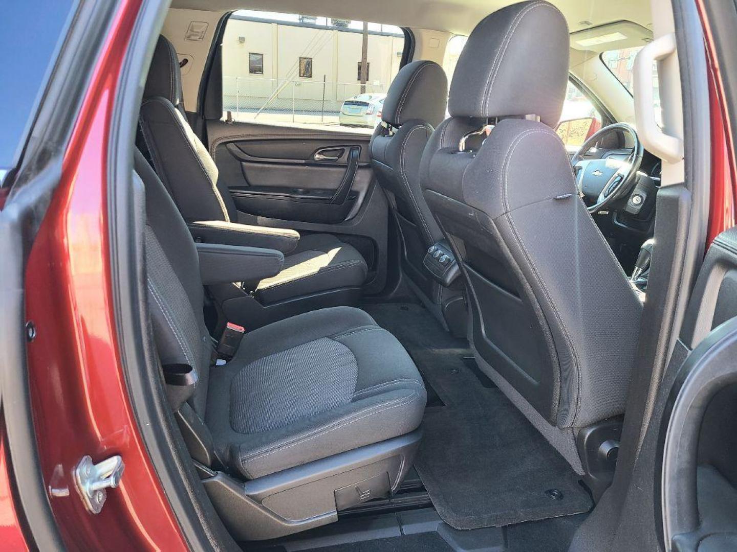 2016 RED CHEVROLET TRAVERSE LT (1GNKVGKD2GJ) with an 3.6L engine, Automatic transmission, located at 117 North Cameron Street, Harrisburg, PA, 17101, (717) 963-8962, 40.266762, -76.875259 - WE FINANCE!!! Good Credit/ Bad Credit/ No Credit - ALL Trade-Ins Welcomed!!! ***Guaranteed Credit Approval*** APPLY ONLINE or CALL us TODAY ;) Internet Prices and Marketplace Prices are SPECIAL discounted ***CASH DEALS*** Retail Prices are higher. Please call us to discuss your cash and finan - Photo#11