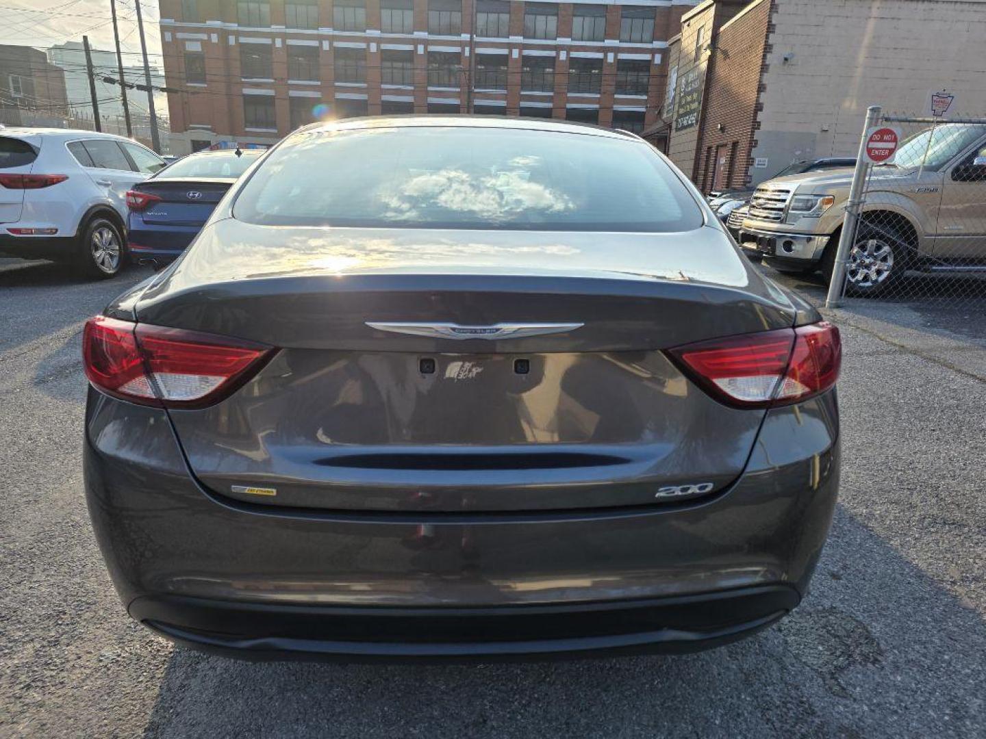 2016 GRAY CHRYSLER 200 LX (1C3CCCFB1GN) with an 2.4L engine, Automatic transmission, located at 117 North Cameron Street, Harrisburg, PA, 17101, (717) 963-8962, 40.266762, -76.875259 - WE FINANCE!!! Good Credit/ Challenged Credit/ No Credit - ALL Trade-Ins Welcomed!!! APPLY ONLINE or CALL us TODAY ;) Please call us to discuss your cash and/or financing options. - Photo#3