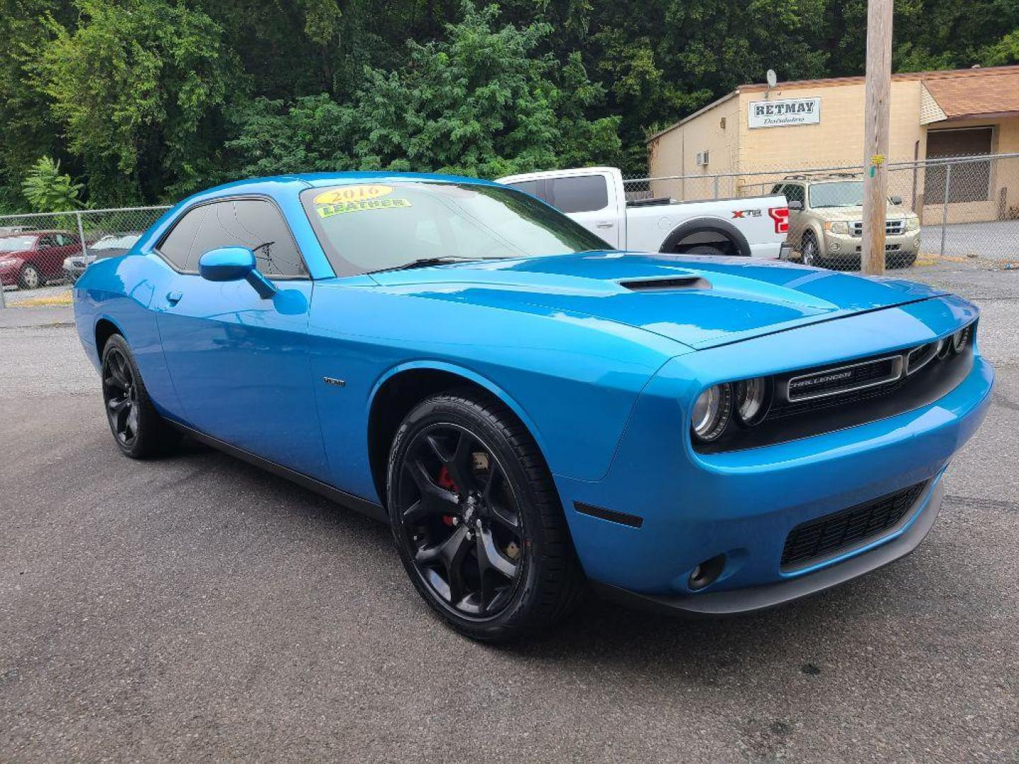 2016 BLUE DODGE CHALLENGER R/T (2C3CDZBT7GH) with an 5.7L engine, 6-Speed Manual transmission, located at 117 North Cameron Street, Harrisburg, PA, 17101, (717) 963-8962, 40.266762, -76.875259 - WE FINANCE!!! Good Credit/ Bad Credit/ No Credit - ALL Trade-Ins Welcomed!!! ***Guaranteed Credit Approval*** APPLY ONLINE or CALL us TODAY ;) Internet Prices and Marketplace Prices are SPECIAL discounted ***CASH DEALS*** Retail Prices are higher. Please call us to discuss your cash and finan - Photo#6