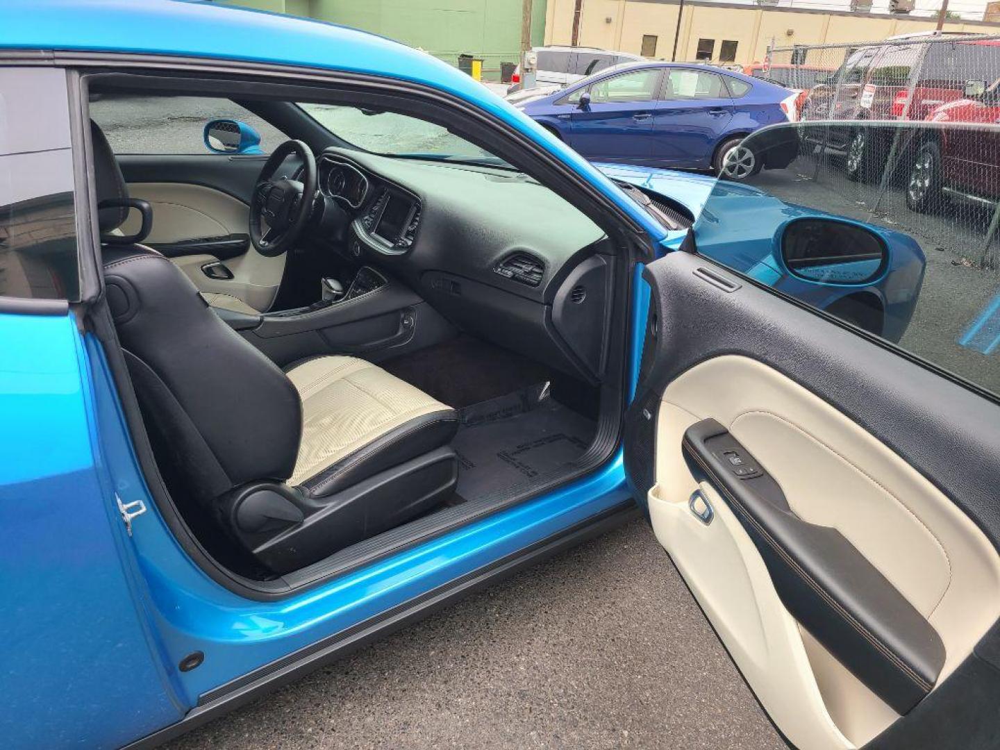 2016 BLUE DODGE CHALLENGER R/T (2C3CDZBT7GH) with an 5.7L engine, 6-Speed Manual transmission, located at 117 North Cameron Street, Harrisburg, PA, 17101, (717) 963-8962, 40.266762, -76.875259 - WE FINANCE!!! Good Credit/ Bad Credit/ No Credit - ALL Trade-Ins Welcomed!!! ***Guaranteed Credit Approval*** APPLY ONLINE or CALL us TODAY ;) Internet Prices and Marketplace Prices are SPECIAL discounted ***CASH DEALS*** Retail Prices are higher. Please call us to discuss your cash and finan - Photo#9