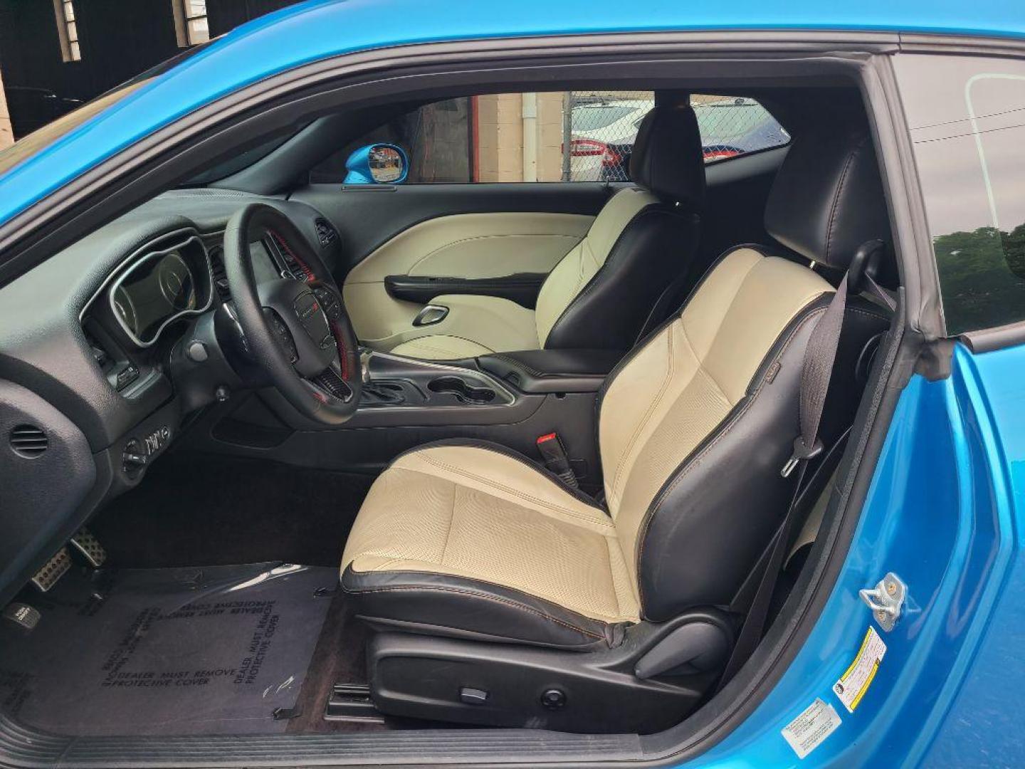 2016 BLUE DODGE CHALLENGER R/T (2C3CDZBT7GH) with an 5.7L engine, 6-Speed Manual transmission, located at 117 North Cameron Street, Harrisburg, PA, 17101, (717) 963-8962, 40.266762, -76.875259 - WE FINANCE!!! Good Credit/ Bad Credit/ No Credit - ALL Trade-Ins Welcomed!!! ***Guaranteed Credit Approval*** APPLY ONLINE or CALL us TODAY ;) Internet Prices and Marketplace Prices are SPECIAL discounted ***CASH DEALS*** Retail Prices are higher. Please call us to discuss your cash and finan - Photo#13