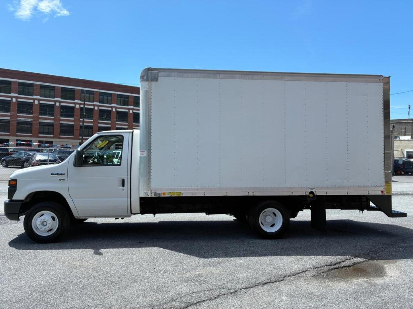 2016 WHITE FORD ECONOLINE E350 SUPER DUTY CUTAWAY VAN (1FDWE3FL6GD) with an 5.4L engine, Automatic transmission, located at 117 North Cameron Street, Harrisburg, PA, 17101, (717) 963-8962, 40.266762, -76.875259 - WE FINANCE!!! MOST vehicles are available for financing. Good Credit/ Challenged Credit/ No Credit - ALL Trade-Ins Welcomed!!! APPLY ONLINE or CALL us TODAY Please call us to discuss your cash and/or financing options. Thanks for checking our inventory! We're here to help. - Photo#1