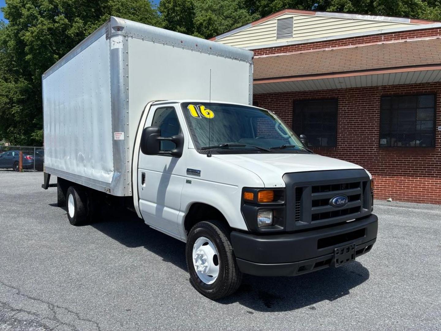 2016 WHITE FORD ECONOLINE E350 SUPER DUTY CUTAWAY VAN (1FDWE3FL6GD) with an 5.4L engine, Automatic transmission, located at 117 North Cameron Street, Harrisburg, PA, 17101, (717) 963-8962, 40.266762, -76.875259 - WE FINANCE!!! MOST vehicles are available for financing. Good Credit/ Challenged Credit/ No Credit - ALL Trade-Ins Welcomed!!! APPLY ONLINE or CALL us TODAY Please call us to discuss your cash and/or financing options. Thanks for checking our inventory! We're here to help. - Photo#6