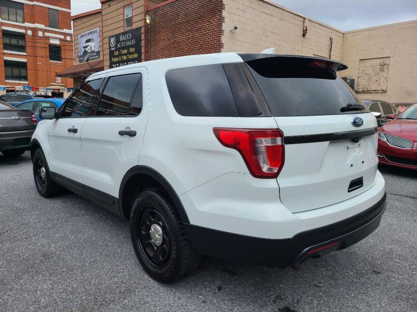 2016 WHITE FORD EXPLORER POLICE INTERCEPTOR (1FM5K8AR4GG) with an 3.7L engine, Automatic transmission, located at 117 North Cameron Street, Harrisburg, PA, 17101, (717) 963-8962, 40.266762, -76.875259 - WE FINANCE!!! Good Credit/ Bad Credit/ No Credit - ALL Trade-Ins Welcomed!!! ***Guaranteed Credit Approval*** APPLY ONLINE or CALL us TODAY ;) Please call us to discuss your cash and financing options. - Photo#2