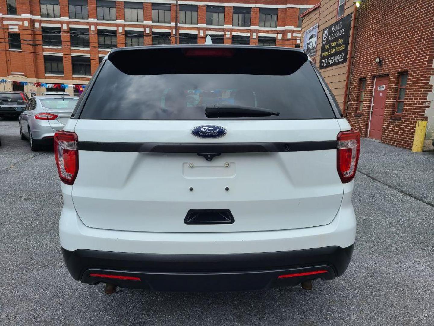 2016 WHITE FORD EXPLORER POLICE INTERCEPTOR (1FM5K8AR4GG) with an 3.7L engine, Automatic transmission, located at 117 North Cameron Street, Harrisburg, PA, 17101, (717) 963-8962, 40.266762, -76.875259 - WE FINANCE!!! Good Credit/ Bad Credit/ No Credit - ALL Trade-Ins Welcomed!!! ***Guaranteed Credit Approval*** APPLY ONLINE or CALL us TODAY ;) Please call us to discuss your cash and financing options. - Photo#3