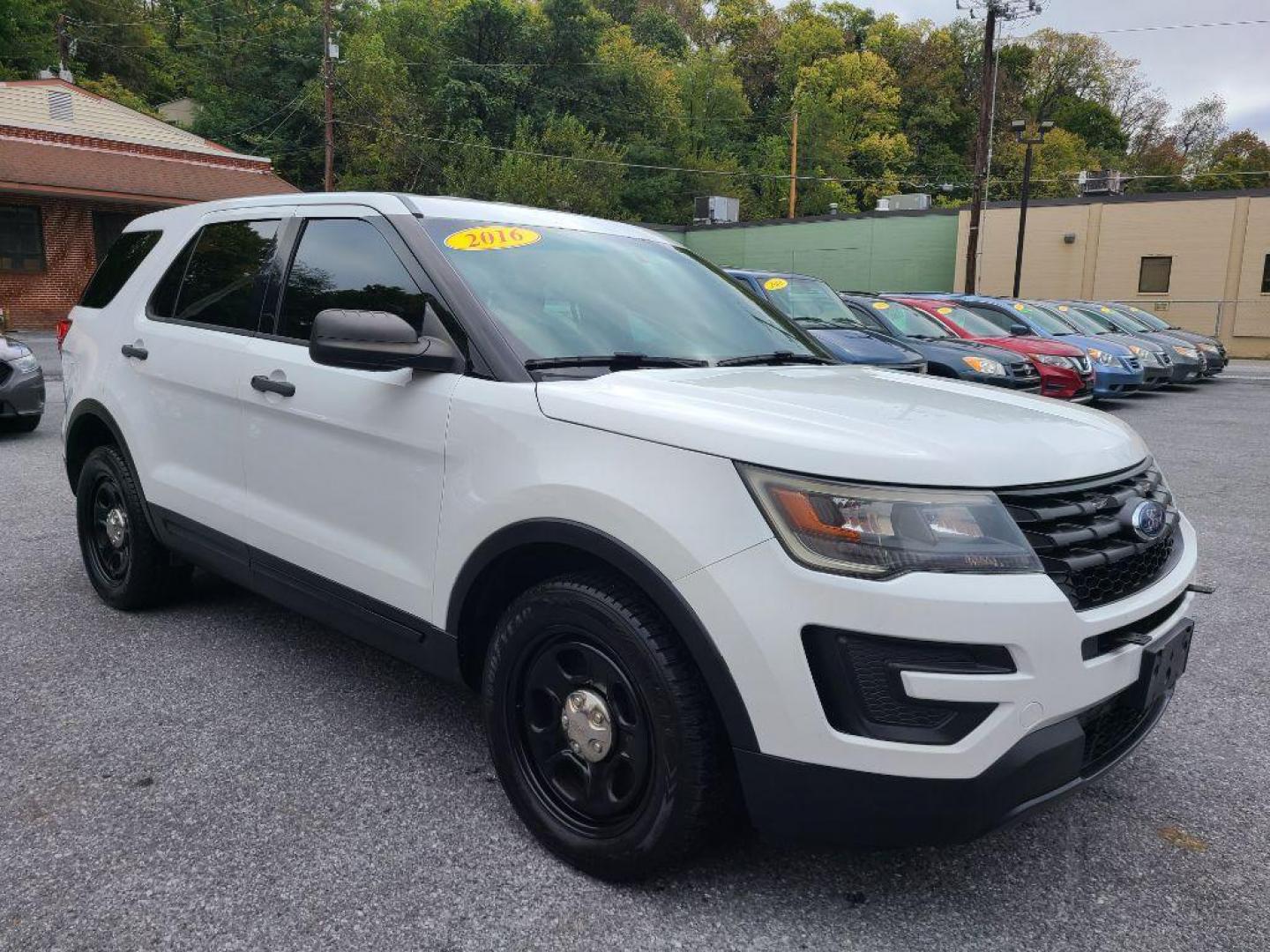 2016 WHITE FORD EXPLORER POLICE INTERCEPTOR (1FM5K8AR4GG) with an 3.7L engine, Automatic transmission, located at 117 North Cameron Street, Harrisburg, PA, 17101, (717) 963-8962, 40.266762, -76.875259 - WE FINANCE!!! Good Credit/ Bad Credit/ No Credit - ALL Trade-Ins Welcomed!!! ***Guaranteed Credit Approval*** APPLY ONLINE or CALL us TODAY ;) Please call us to discuss your cash and financing options. - Photo#6