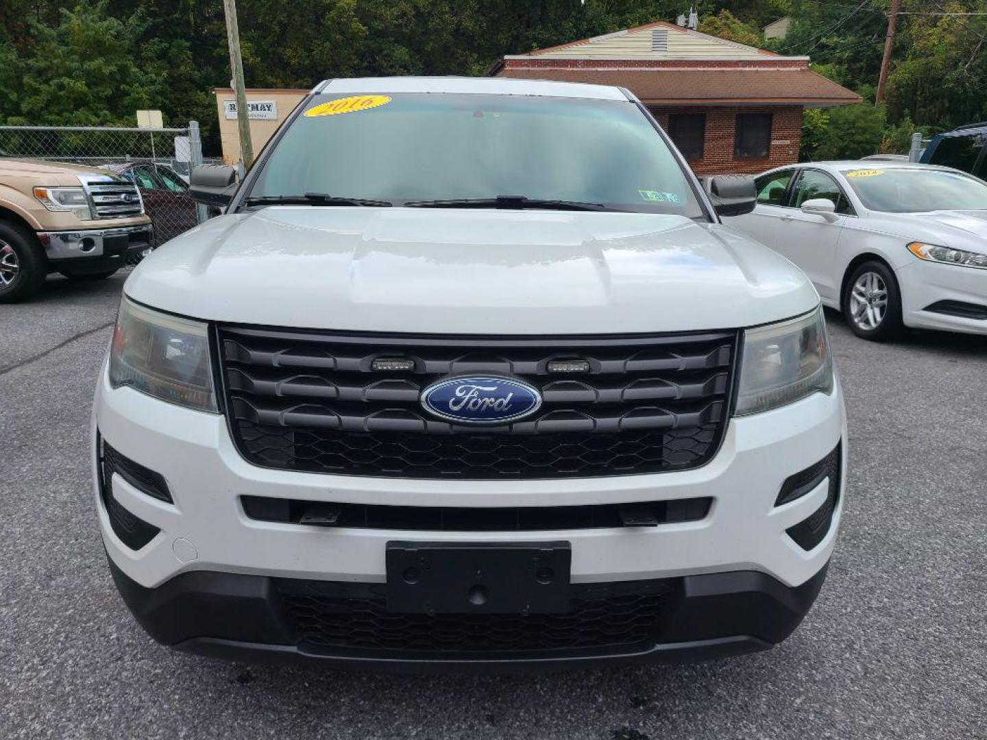 2016 WHITE FORD EXPLORER POLICE INTERCEPTOR (1FM5K8AR4GG) with an 3.7L engine, Automatic transmission, located at 117 North Cameron Street, Harrisburg, PA, 17101, (717) 963-8962, 40.266762, -76.875259 - WE FINANCE!!! Good Credit/ Bad Credit/ No Credit - ALL Trade-Ins Welcomed!!! ***Guaranteed Credit Approval*** APPLY ONLINE or CALL us TODAY ;) Please call us to discuss your cash and financing options. - Photo#7