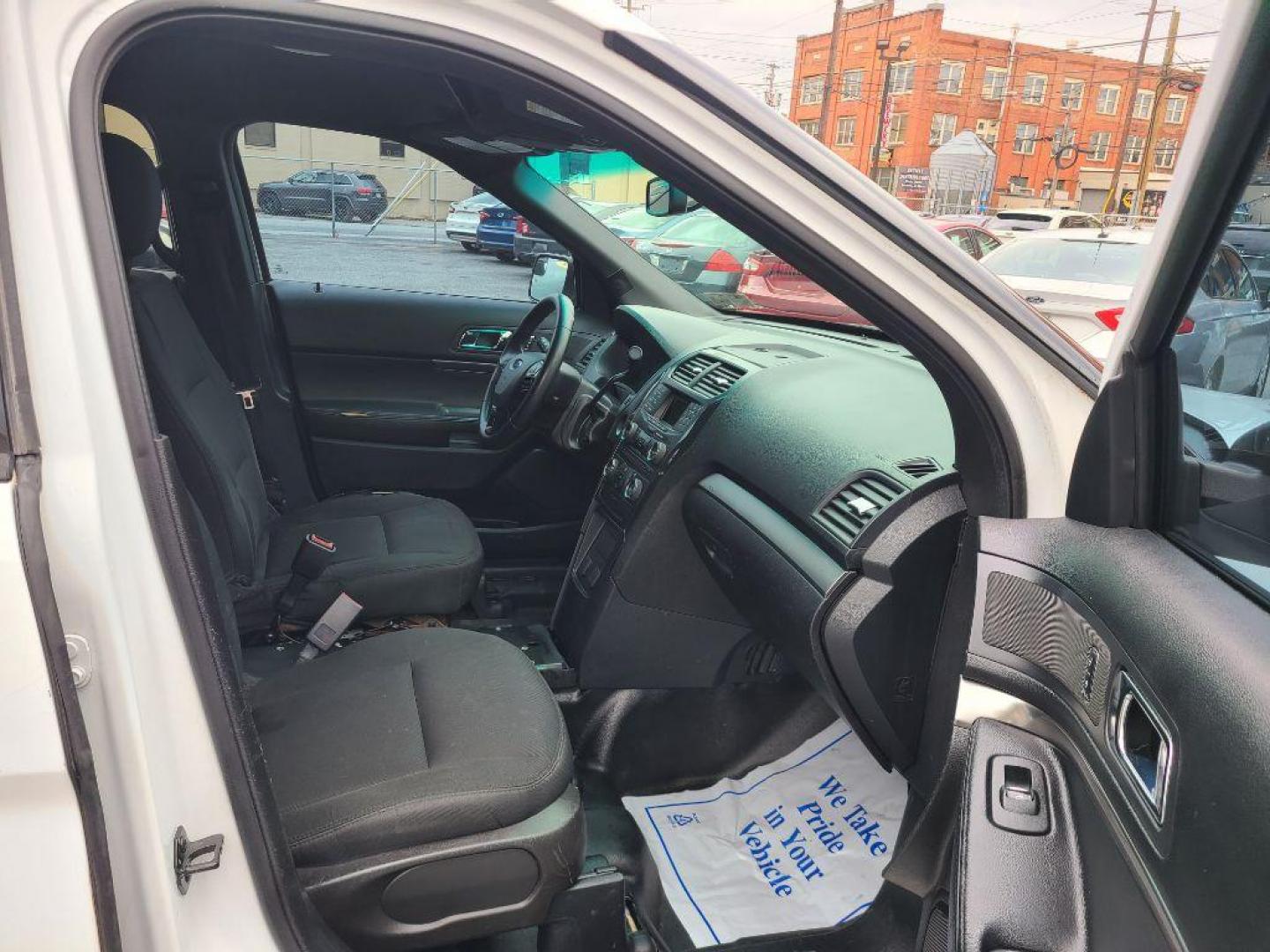 2016 WHITE FORD EXPLORER POLICE INTERCEPTOR (1FM5K8AR4GG) with an 3.7L engine, Automatic transmission, located at 117 North Cameron Street, Harrisburg, PA, 17101, (717) 963-8962, 40.266762, -76.875259 - WE FINANCE!!! Good Credit/ Bad Credit/ No Credit - ALL Trade-Ins Welcomed!!! ***Guaranteed Credit Approval*** APPLY ONLINE or CALL us TODAY ;) Please call us to discuss your cash and financing options. - Photo#9