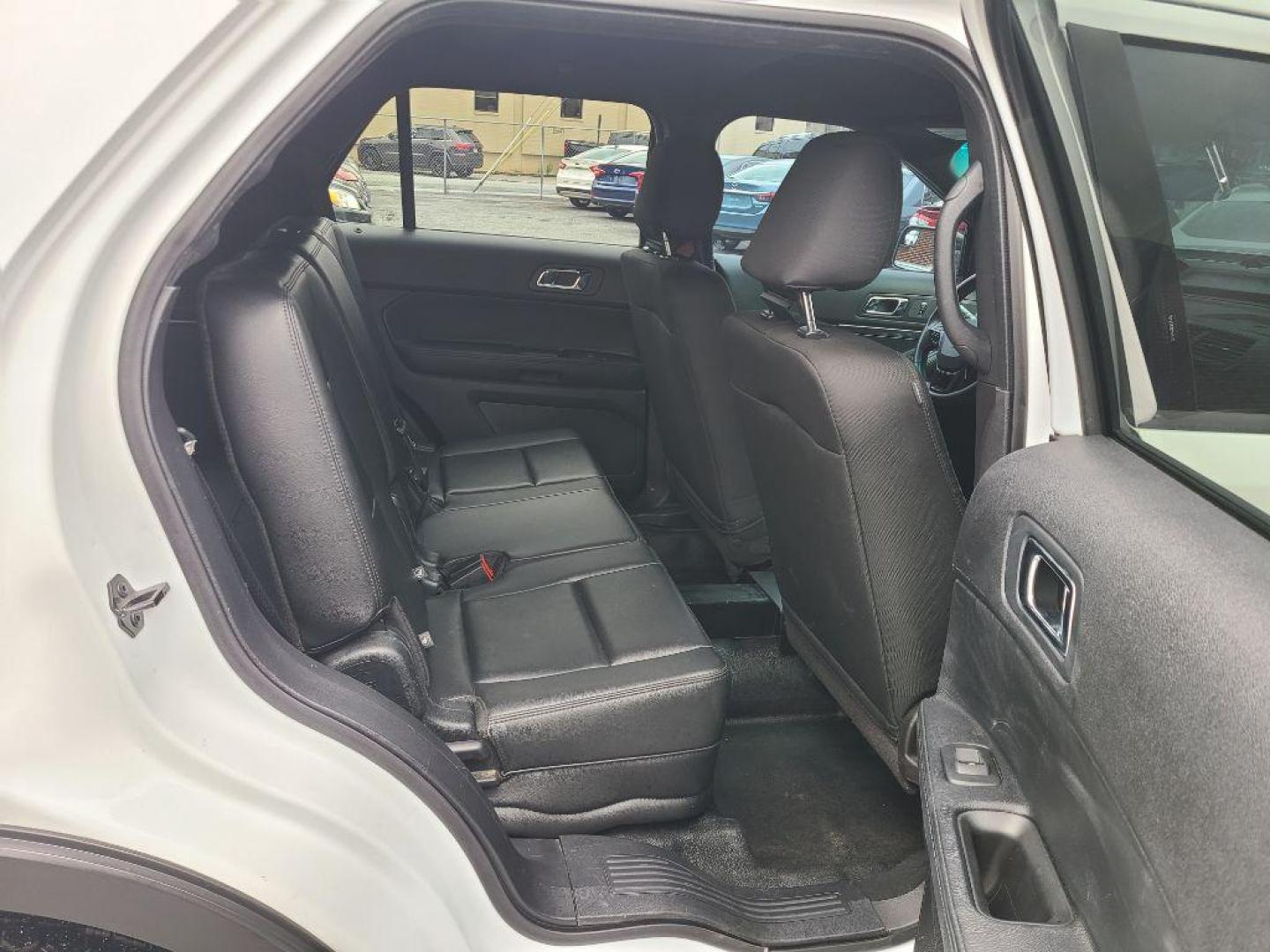 2016 WHITE FORD EXPLORER POLICE INTERCEPTOR (1FM5K8AR4GG) with an 3.7L engine, Automatic transmission, located at 117 North Cameron Street, Harrisburg, PA, 17101, (717) 963-8962, 40.266762, -76.875259 - WE FINANCE!!! Good Credit/ Bad Credit/ No Credit - ALL Trade-Ins Welcomed!!! ***Guaranteed Credit Approval*** APPLY ONLINE or CALL us TODAY ;) Please call us to discuss your cash and financing options. - Photo#11