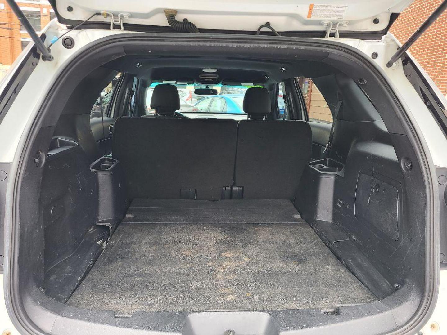 2016 WHITE FORD EXPLORER POLICE INTERCEPTOR (1FM5K8AR4GG) with an 3.7L engine, Automatic transmission, located at 117 North Cameron Street, Harrisburg, PA, 17101, (717) 963-8962, 40.266762, -76.875259 - WE FINANCE!!! Good Credit/ Bad Credit/ No Credit - ALL Trade-Ins Welcomed!!! ***Guaranteed Credit Approval*** APPLY ONLINE or CALL us TODAY ;) Please call us to discuss your cash and financing options. - Photo#12