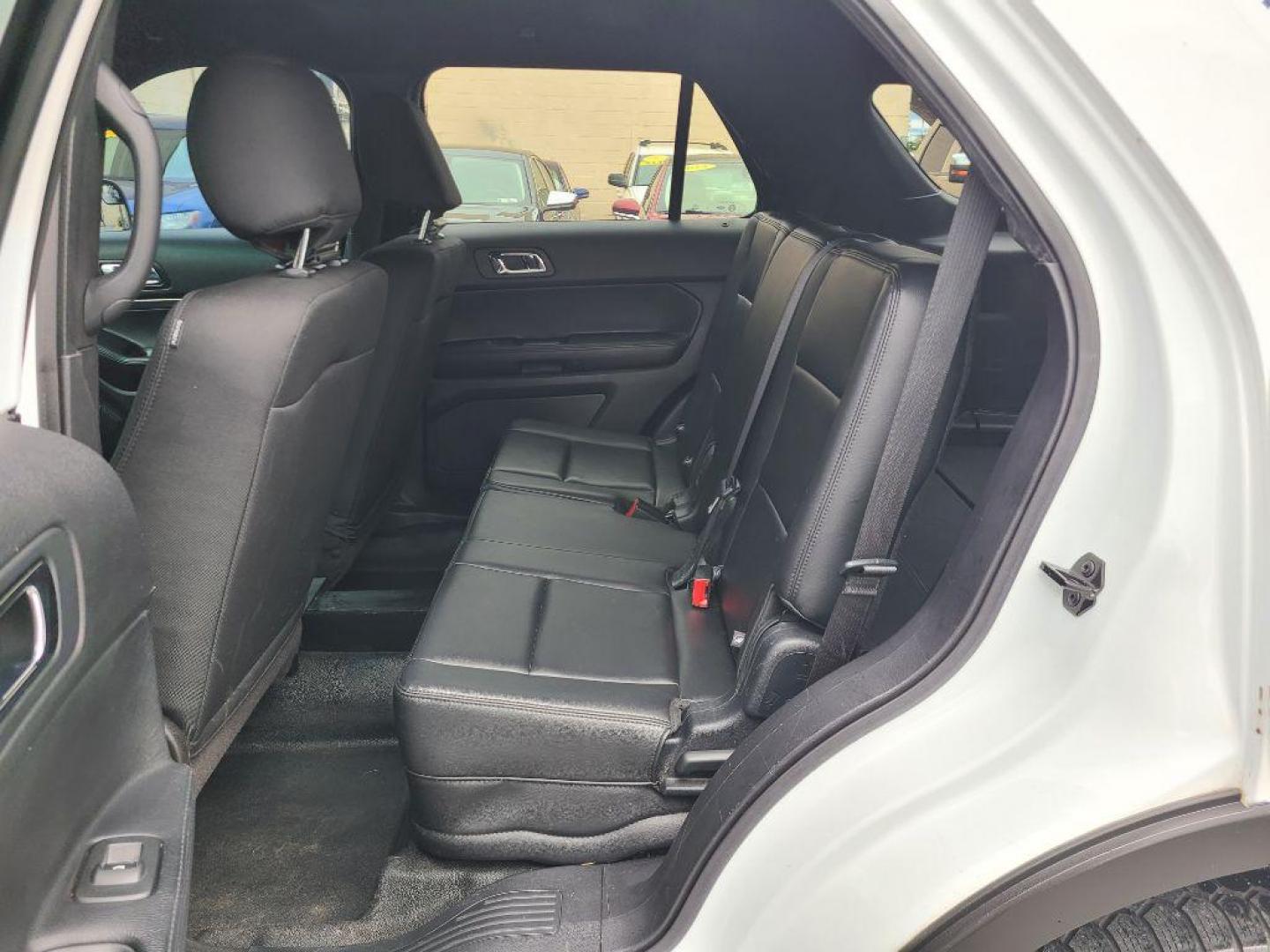 2016 WHITE FORD EXPLORER POLICE INTERCEPTOR (1FM5K8AR4GG) with an 3.7L engine, Automatic transmission, located at 117 North Cameron Street, Harrisburg, PA, 17101, (717) 963-8962, 40.266762, -76.875259 - WE FINANCE!!! Good Credit/ Bad Credit/ No Credit - ALL Trade-Ins Welcomed!!! ***Guaranteed Credit Approval*** APPLY ONLINE or CALL us TODAY ;) Please call us to discuss your cash and financing options. - Photo#13