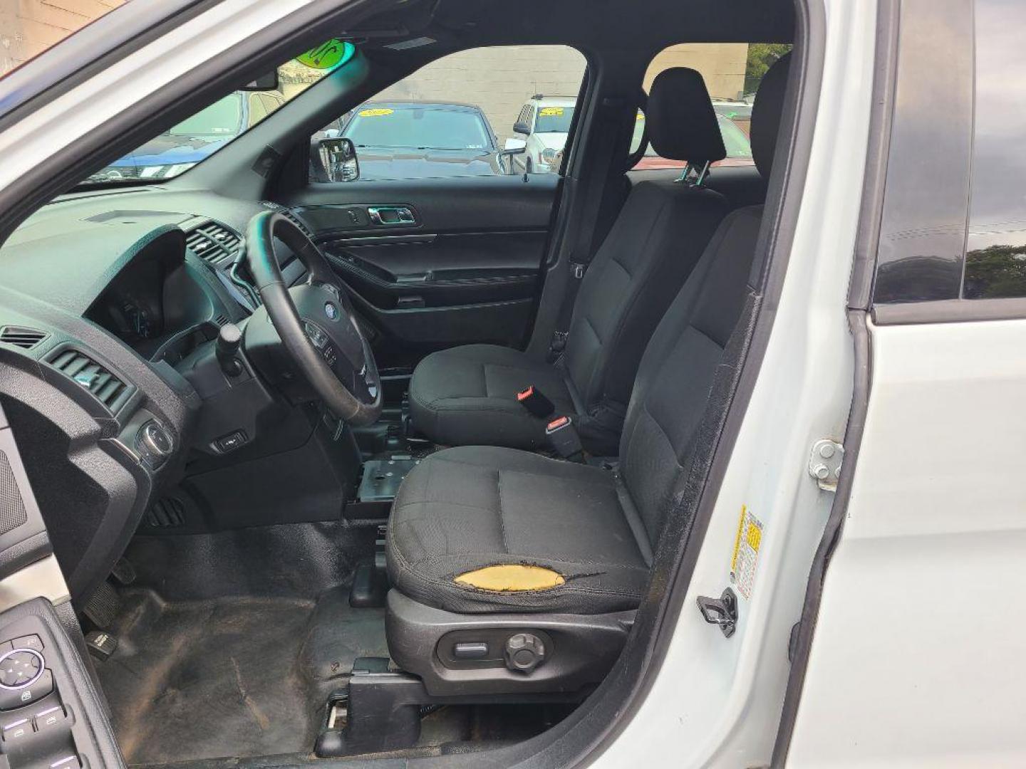 2016 WHITE FORD EXPLORER POLICE INTERCEPTOR (1FM5K8AR4GG) with an 3.7L engine, Automatic transmission, located at 117 North Cameron Street, Harrisburg, PA, 17101, (717) 963-8962, 40.266762, -76.875259 - WE FINANCE!!! Good Credit/ Bad Credit/ No Credit - ALL Trade-Ins Welcomed!!! ***Guaranteed Credit Approval*** APPLY ONLINE or CALL us TODAY ;) Please call us to discuss your cash and financing options. - Photo#14
