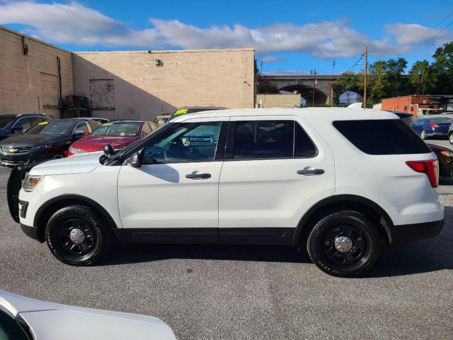 2016 WHITE FORD EXPLORER POLICE INTERCEPTOR (1FM5K8AR2GG) with an 3.7L engine, Automatic transmission, located at 117 North Cameron Street, Harrisburg, PA, 17101, (717) 963-8962, 40.266762, -76.875259 - WE FINANCE!!! Good Credit/ Bad Credit/ No Credit - ALL Trade-Ins Welcomed!!! ***Guaranteed Credit Approval*** APPLY ONLINE or CALL us TODAY ;) Please call us to discuss your cash and financing options. - Photo#1