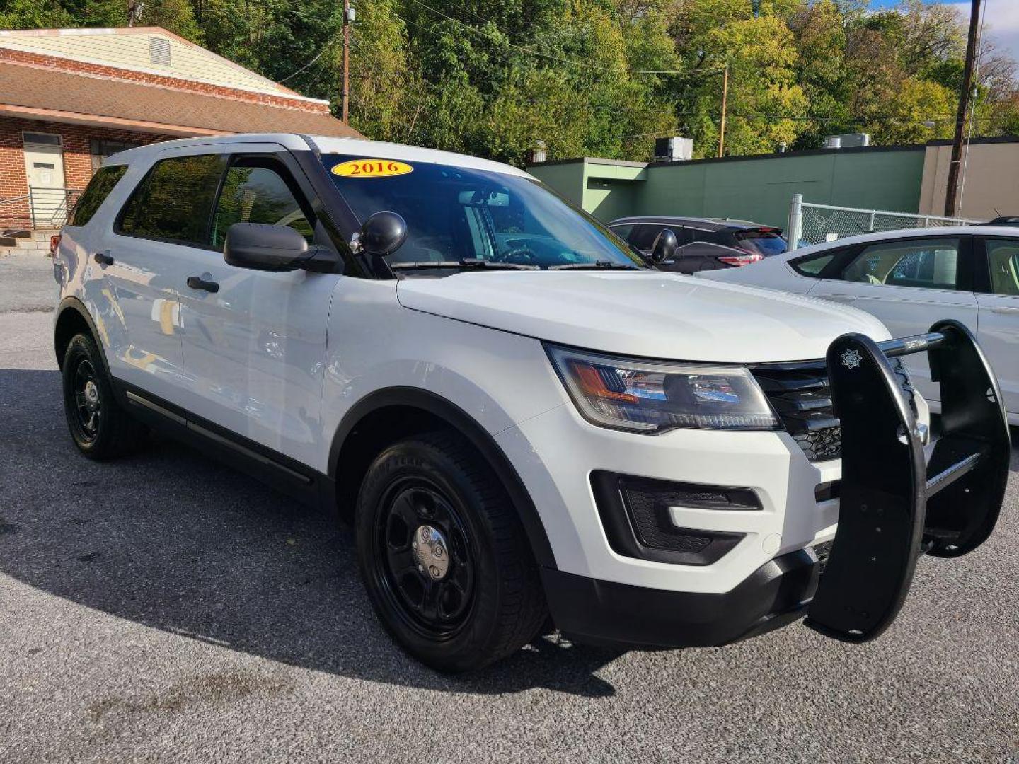 2016 WHITE FORD EXPLORER POLICE INTERCEPTOR (1FM5K8AR2GG) with an 3.7L engine, Automatic transmission, located at 117 North Cameron Street, Harrisburg, PA, 17101, (717) 963-8962, 40.266762, -76.875259 - WE FINANCE!!! Good Credit/ Bad Credit/ No Credit - ALL Trade-Ins Welcomed!!! ***Guaranteed Credit Approval*** APPLY ONLINE or CALL us TODAY ;) Please call us to discuss your cash and financing options. - Photo#6