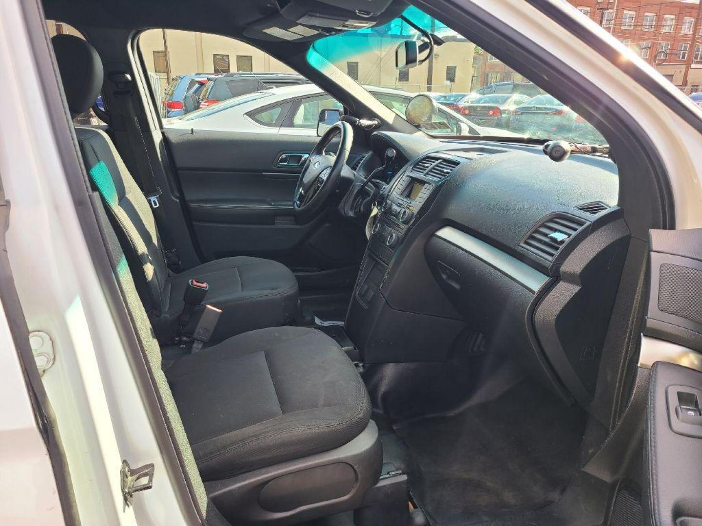 2016 WHITE FORD EXPLORER POLICE INTERCEPTOR (1FM5K8AR2GG) with an 3.7L engine, Automatic transmission, located at 117 North Cameron Street, Harrisburg, PA, 17101, (717) 963-8962, 40.266762, -76.875259 - WE FINANCE!!! Good Credit/ Bad Credit/ No Credit - ALL Trade-Ins Welcomed!!! ***Guaranteed Credit Approval*** APPLY ONLINE or CALL us TODAY ;) Please call us to discuss your cash and financing options. - Photo#8